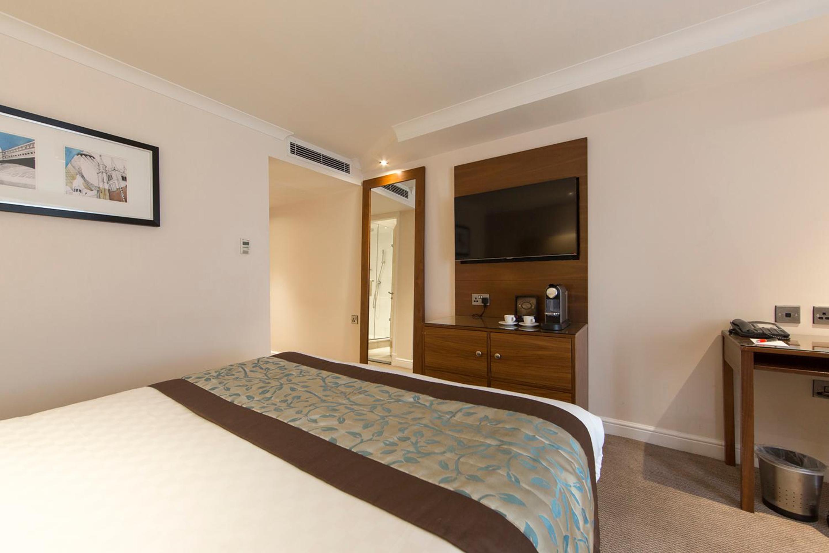 Standard Double Room thumbnail 6