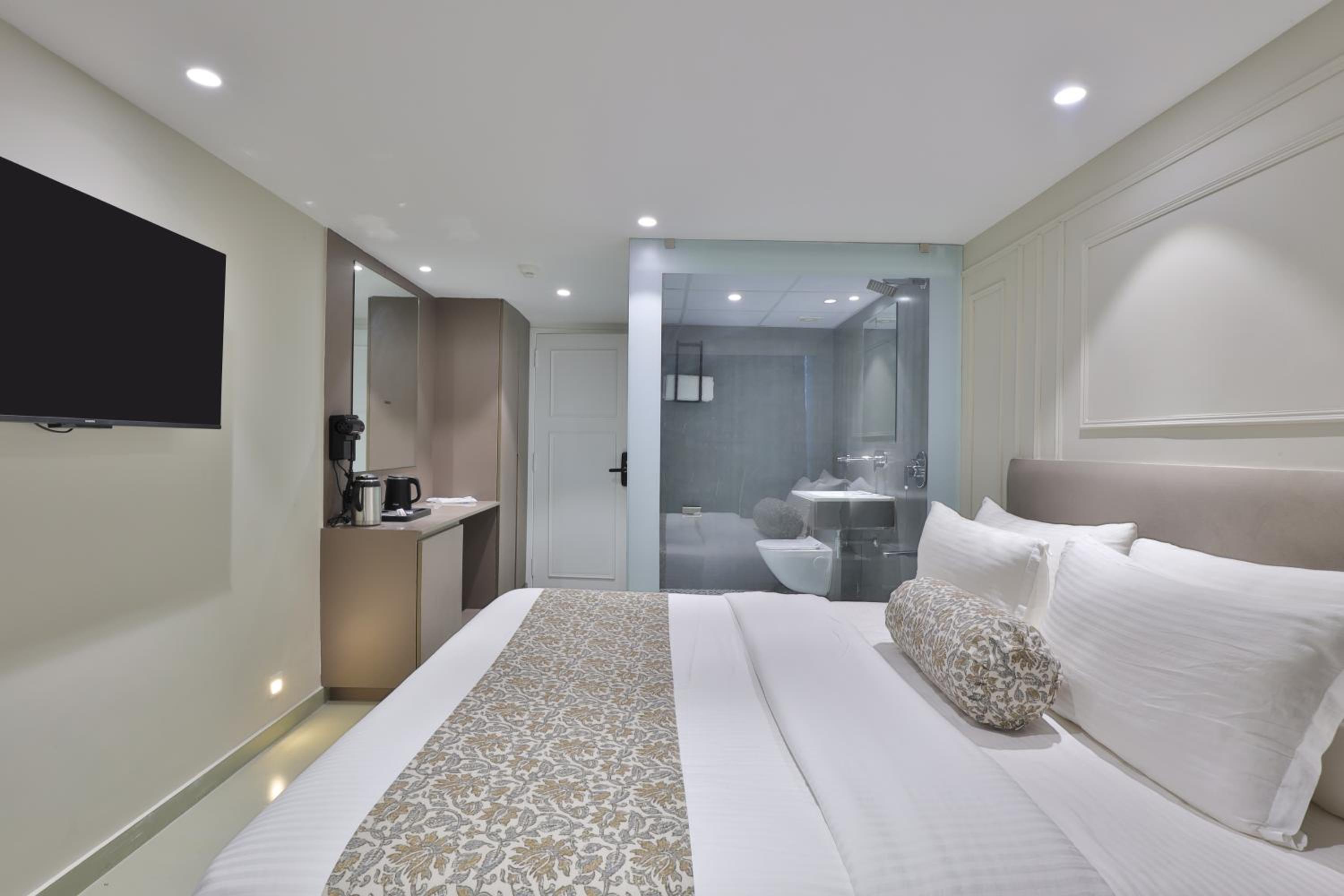Deluxe King Room photo 1