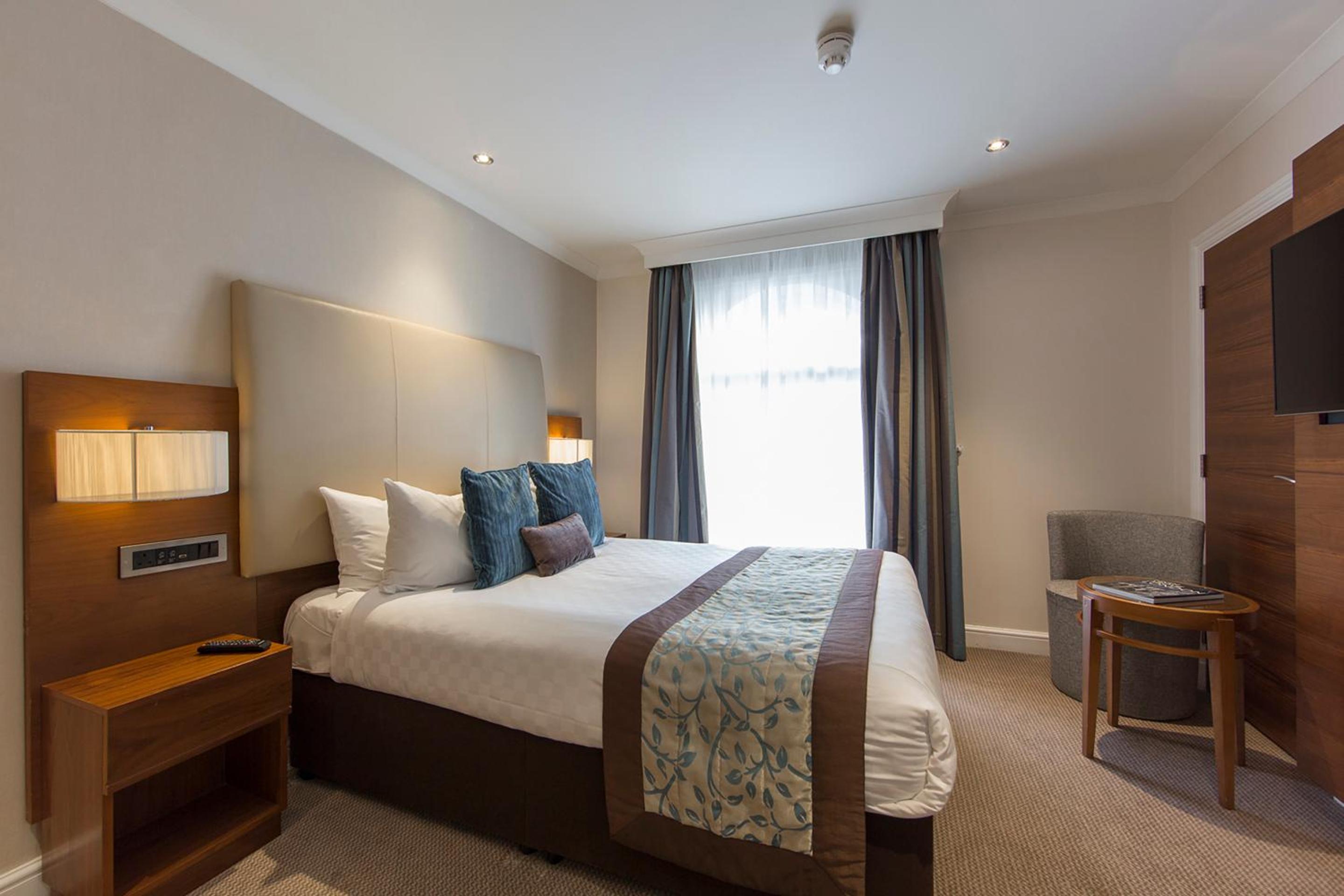 Standard Double Room thumbnail 6