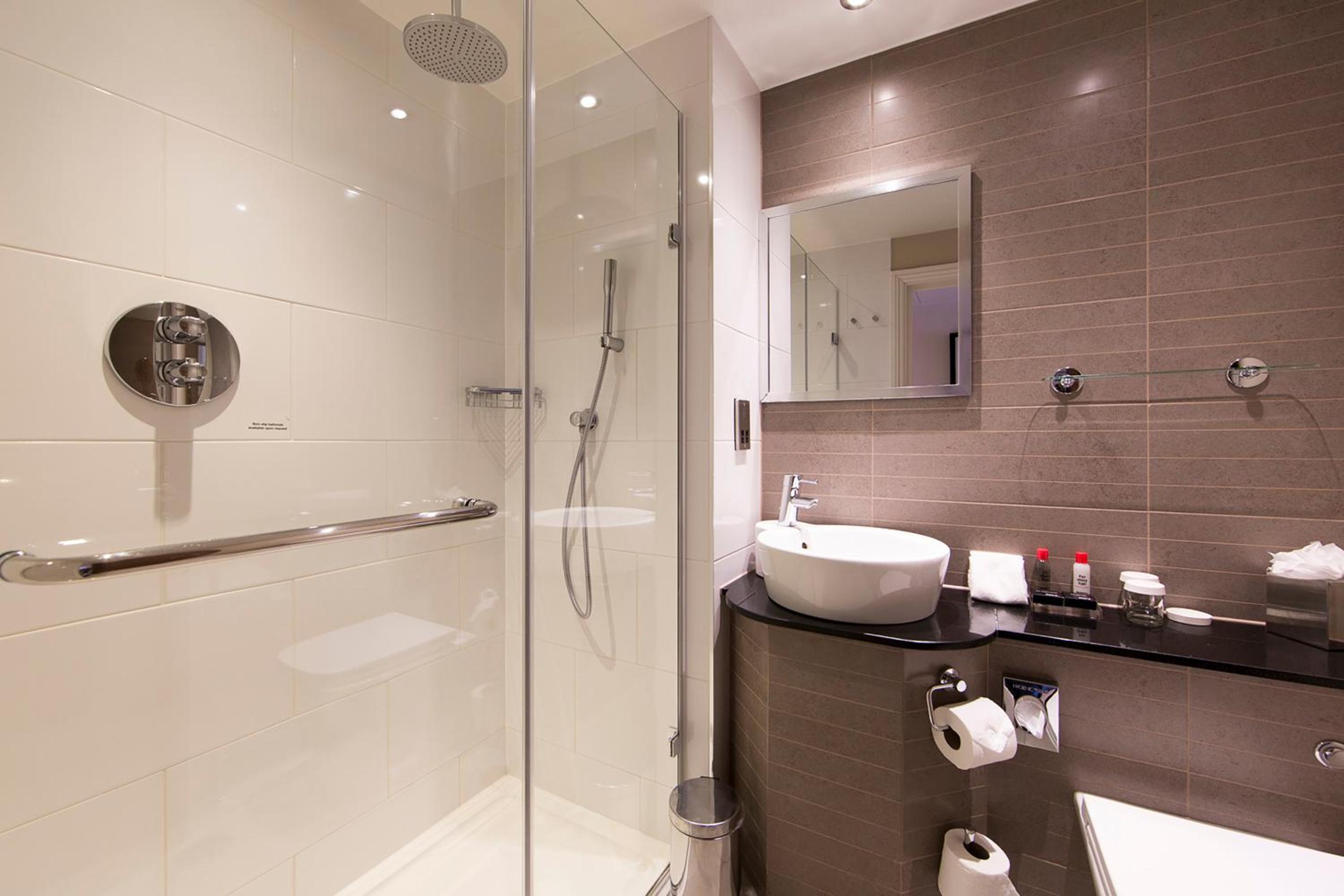 Standard Double Room thumbnail 5