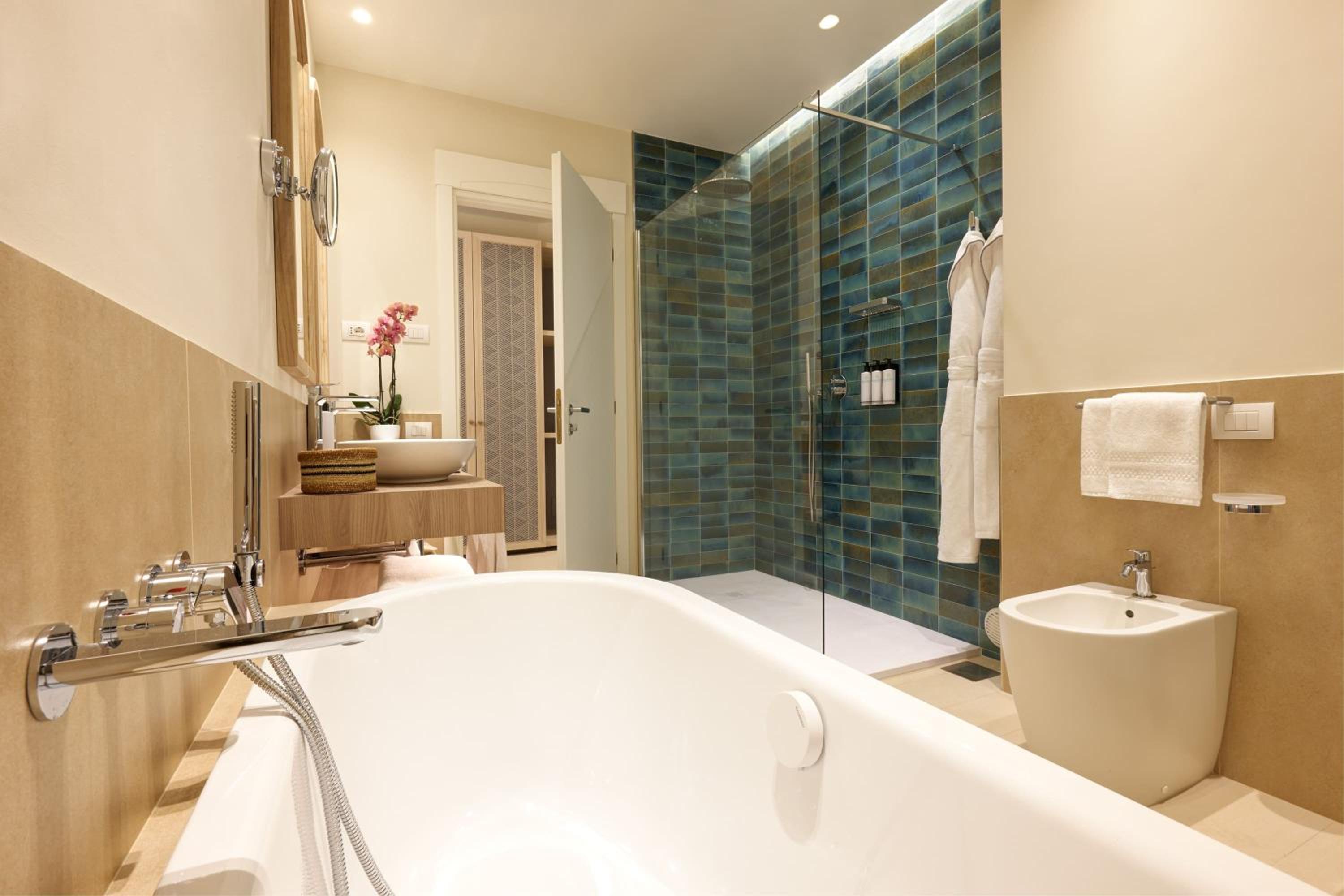 Junior Suite Bay Side - Photo 3