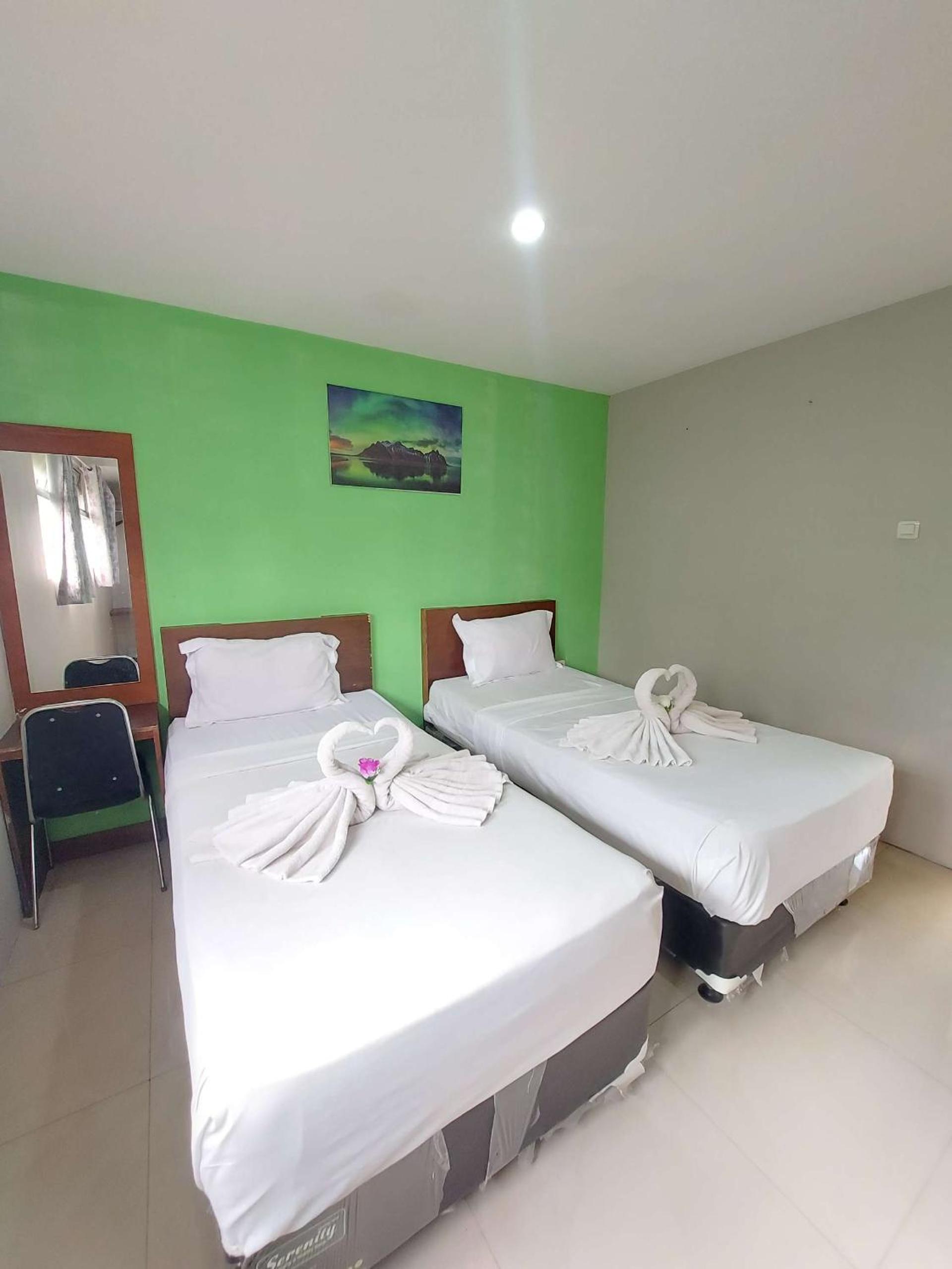 Standard Twin Room - Photo 1
