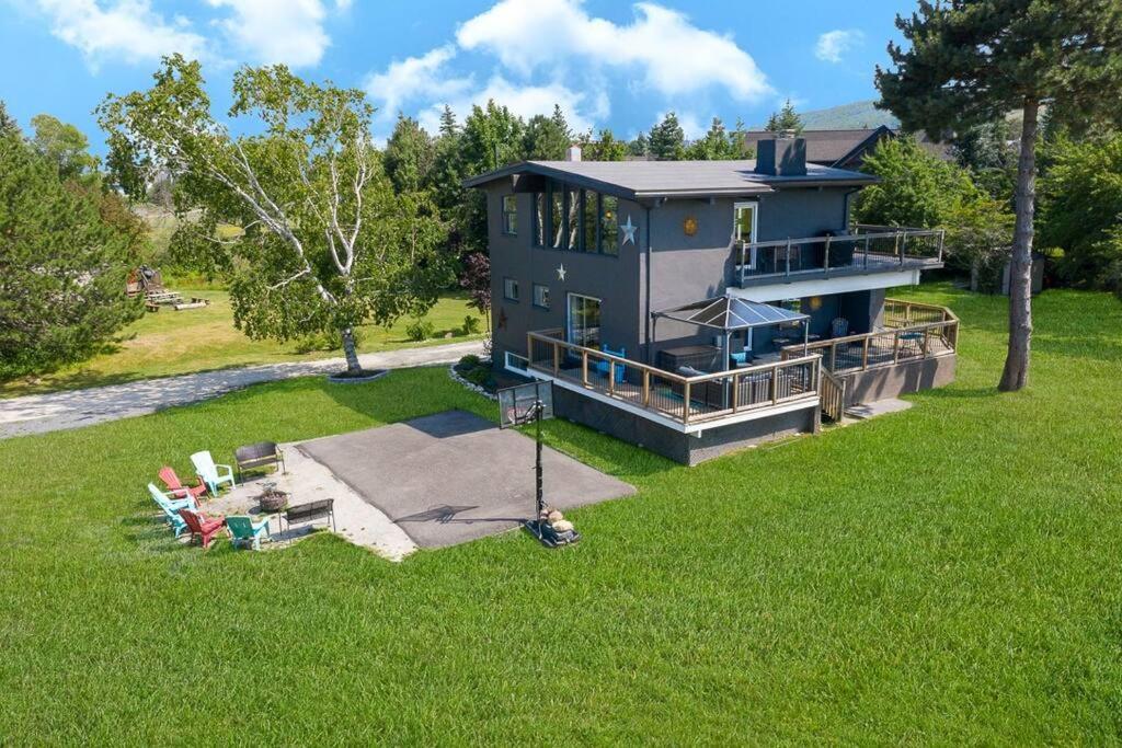 Five-Bedroom House photo 2