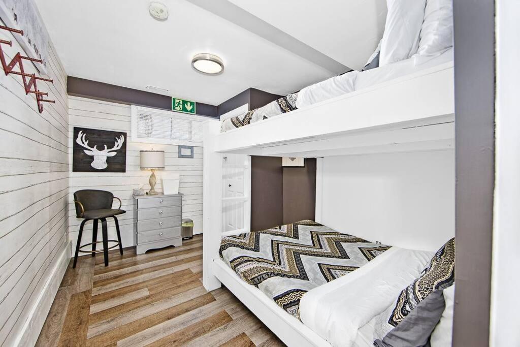 Five-Bedroom House photo 3