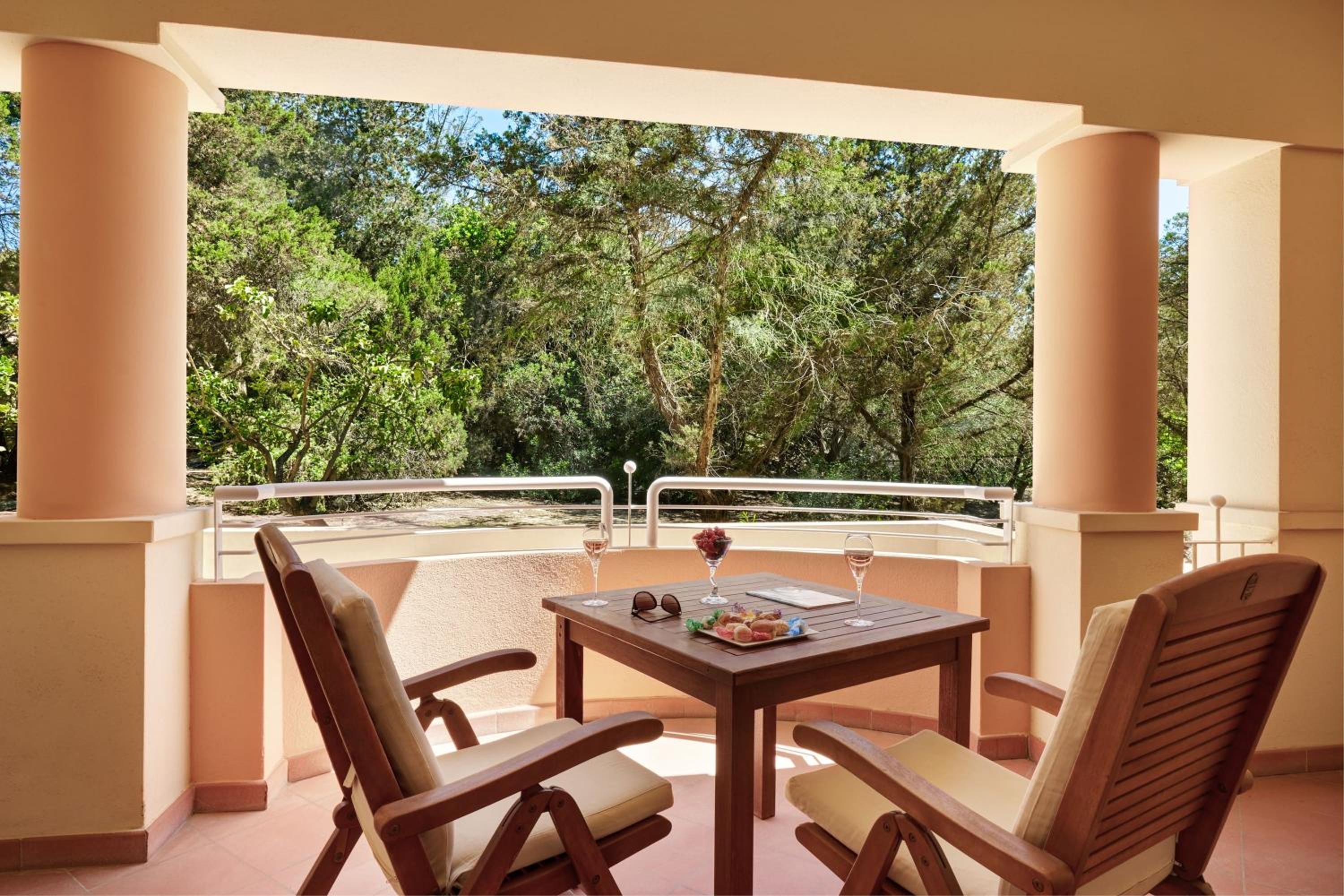 Deluxe King Room Garden View - Photo 2