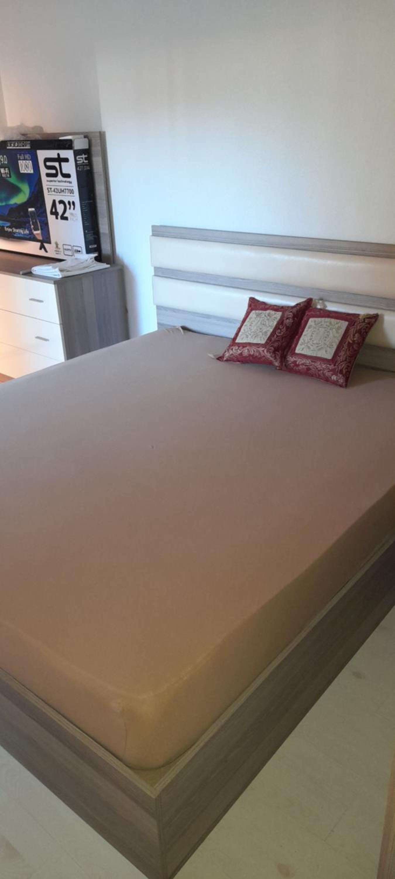 One-Bedroom Apartment with Lake View photo 1