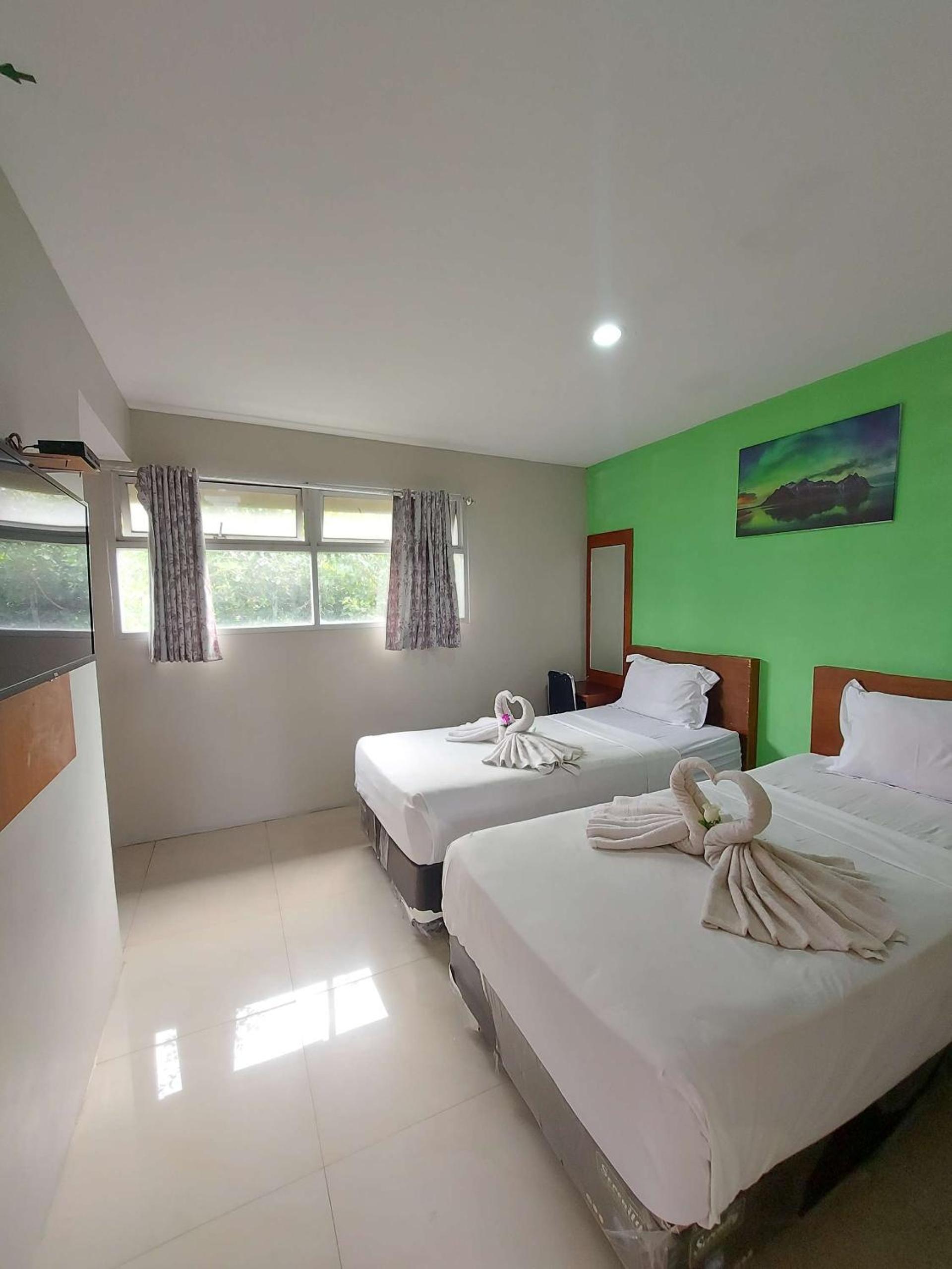Standard Twin Room - Photo 4