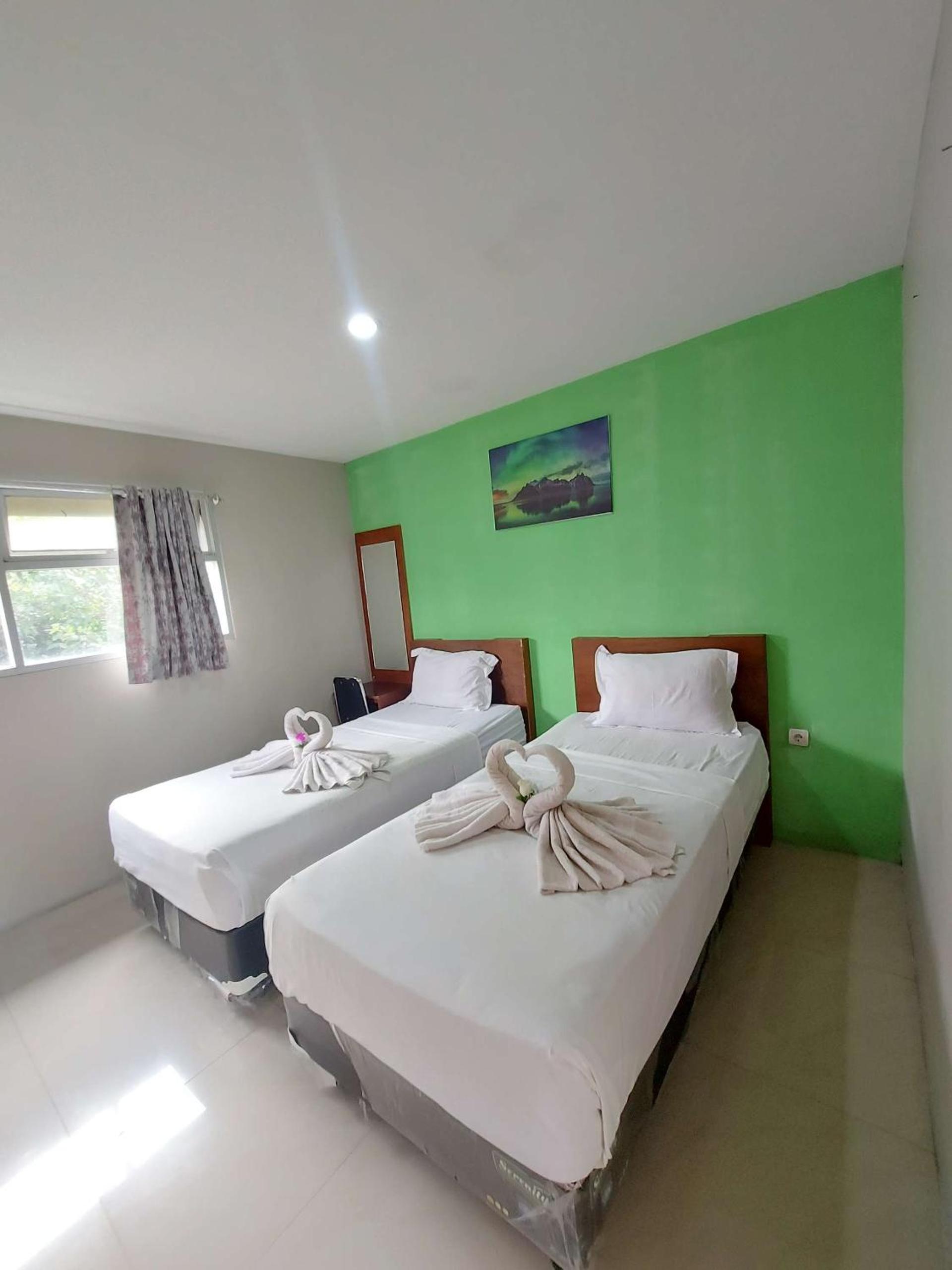 Standard Twin Room - Photo 2