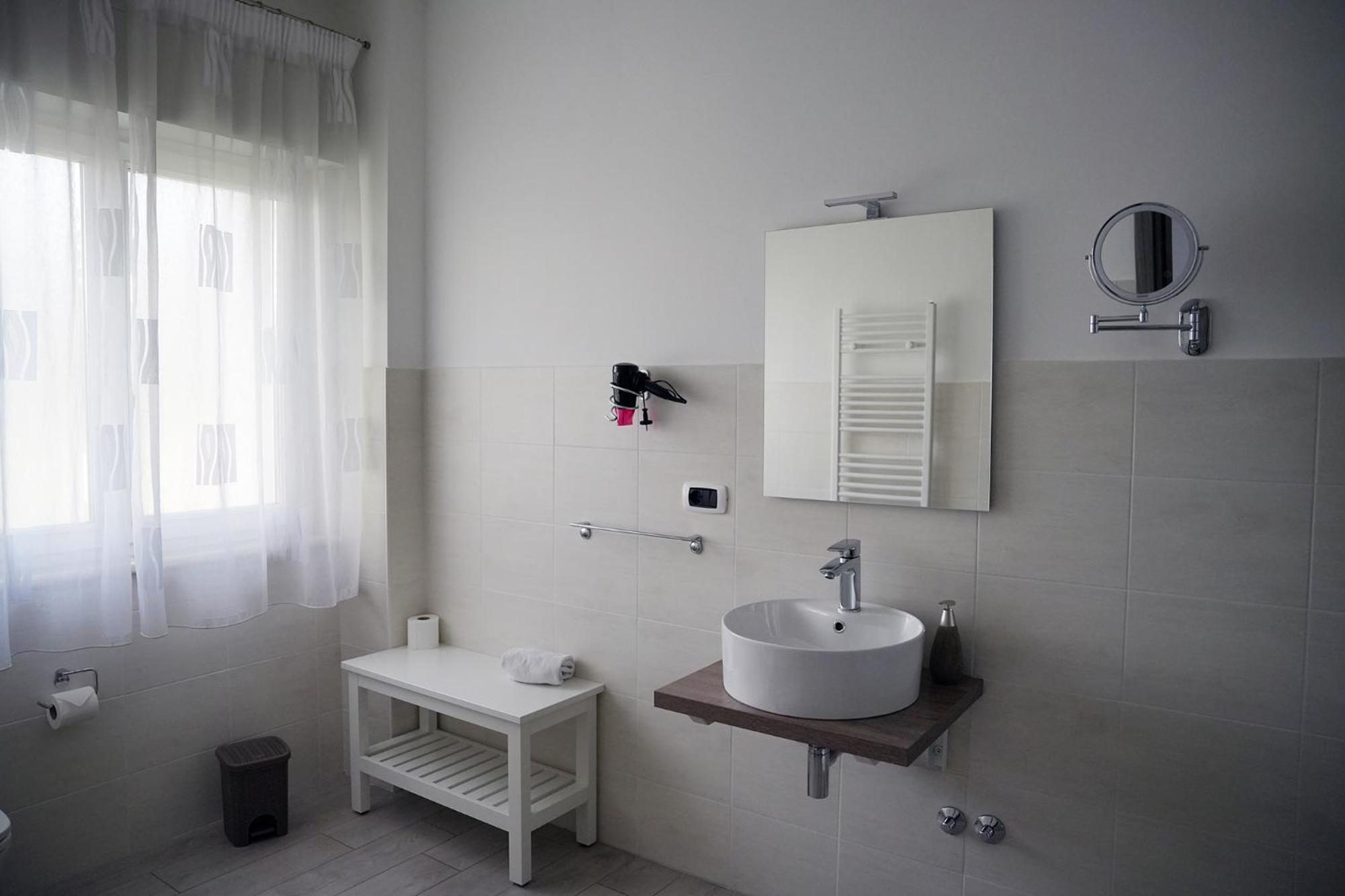 Deluxe Double Room with Balcony - Photo 12