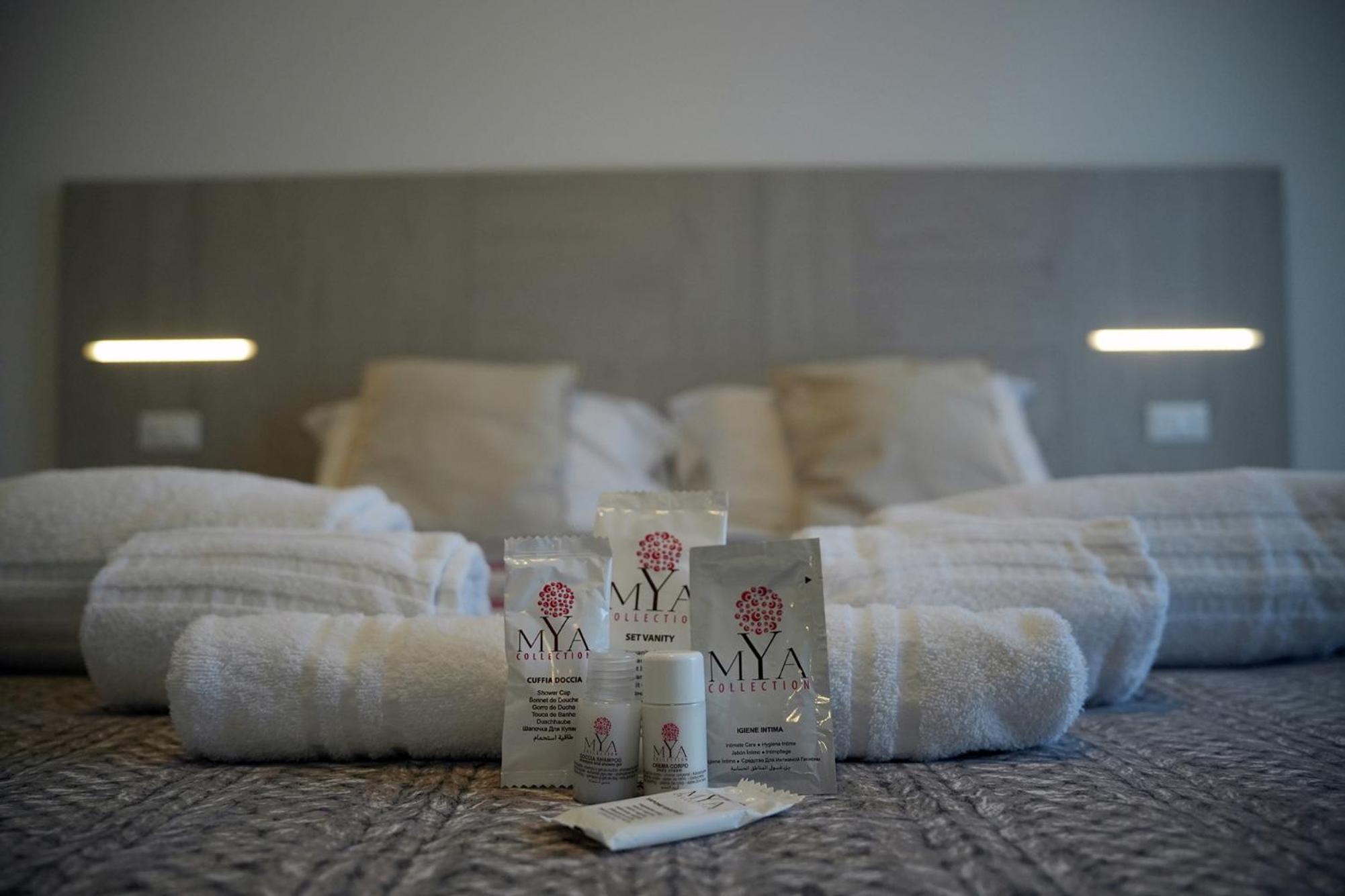 Deluxe Double Room with Balcony - Photo 1