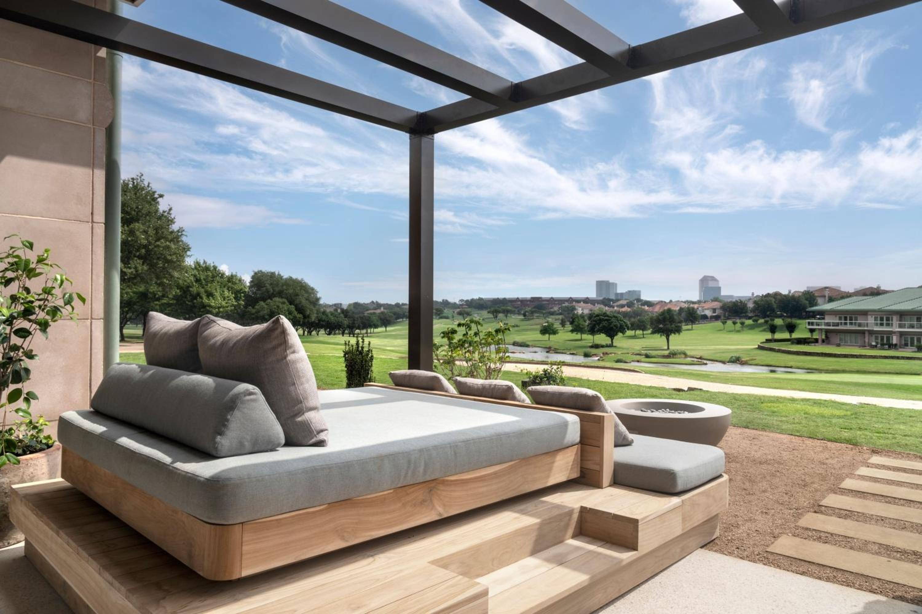 Premier Golf Villa, Villa, 1 King, 18th Green view, Patio - Photo 8