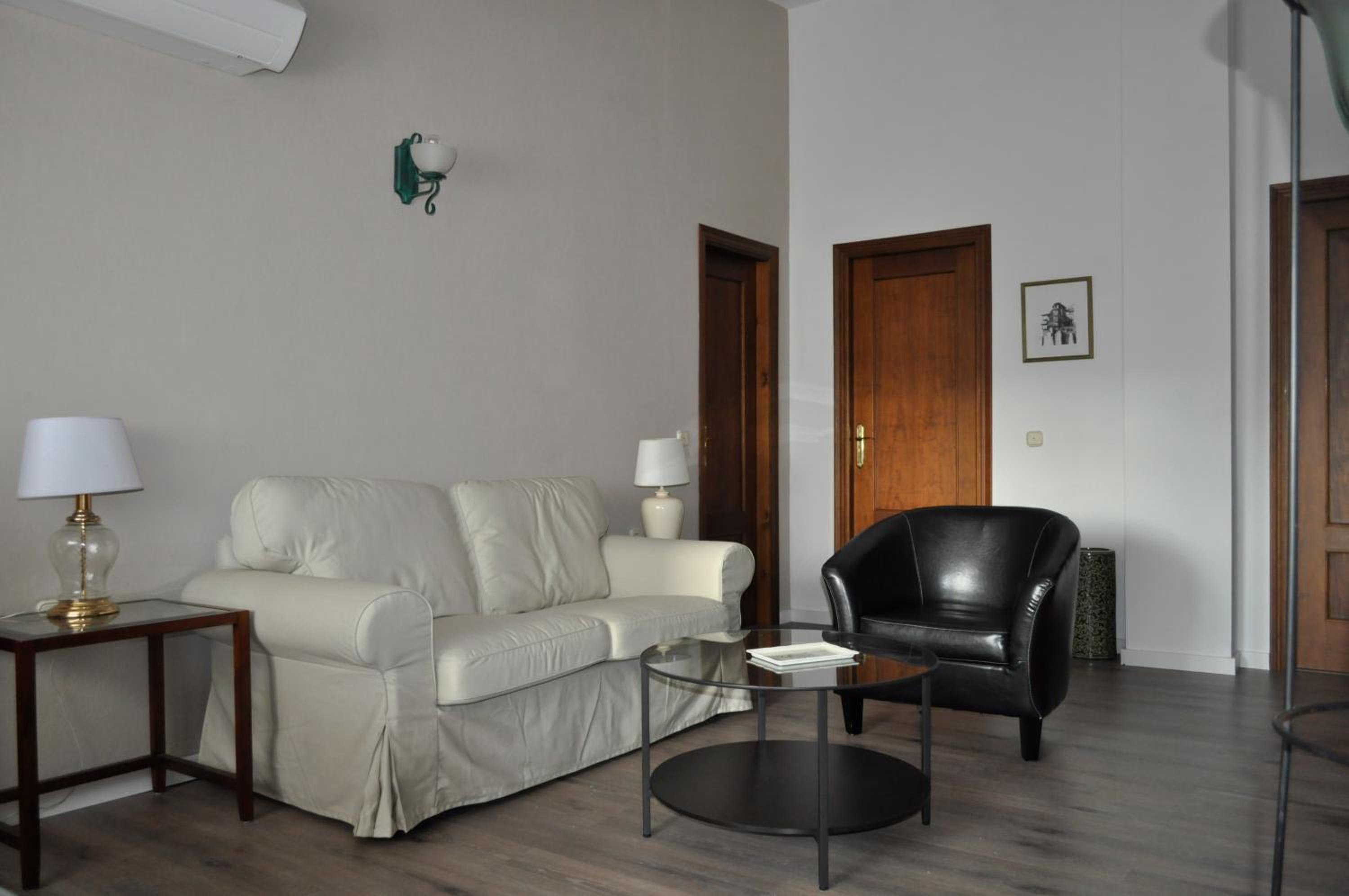 Two-Bedroom Apartment - Photo 5