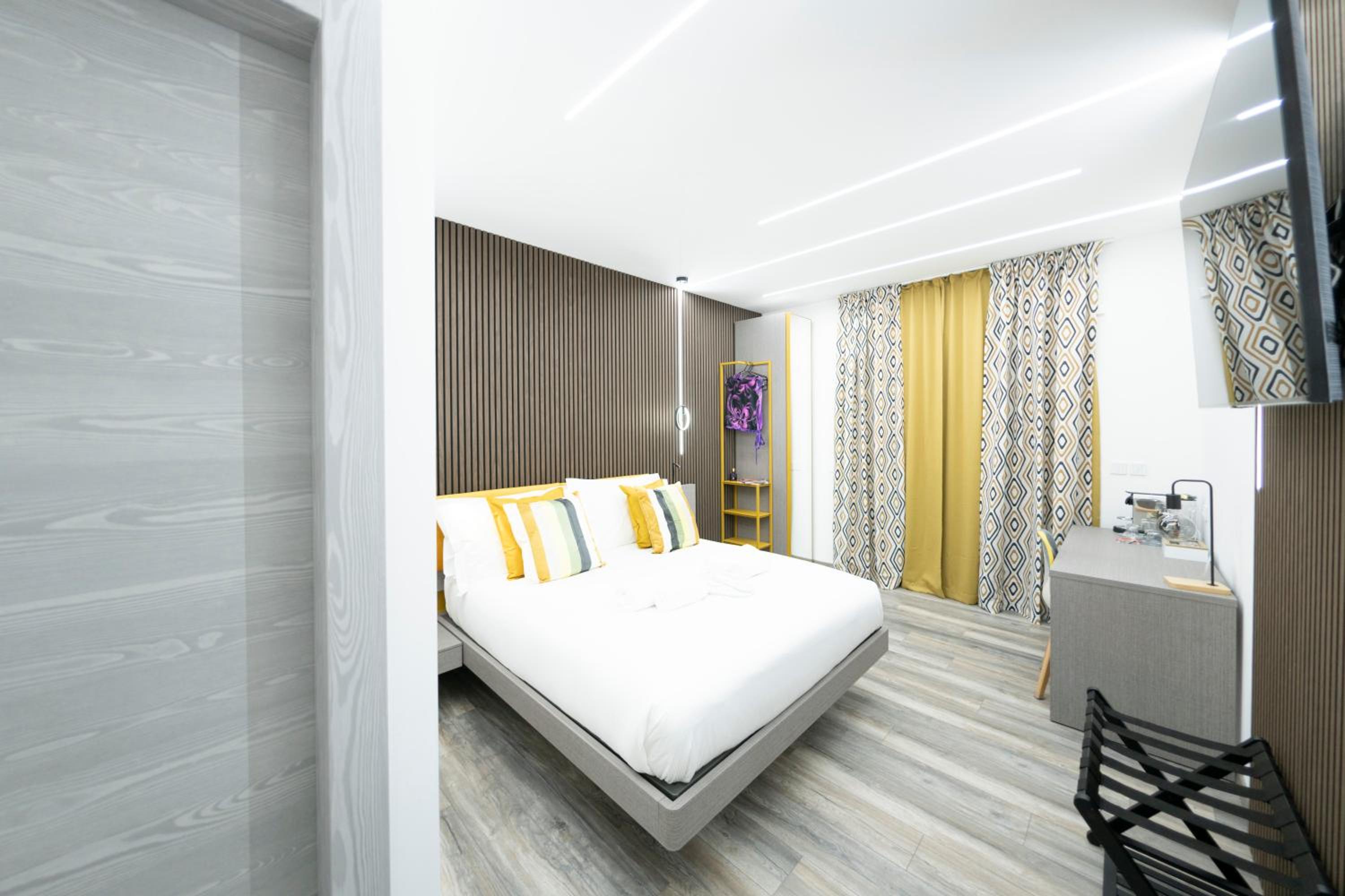 King Room with Balcony photo 1
