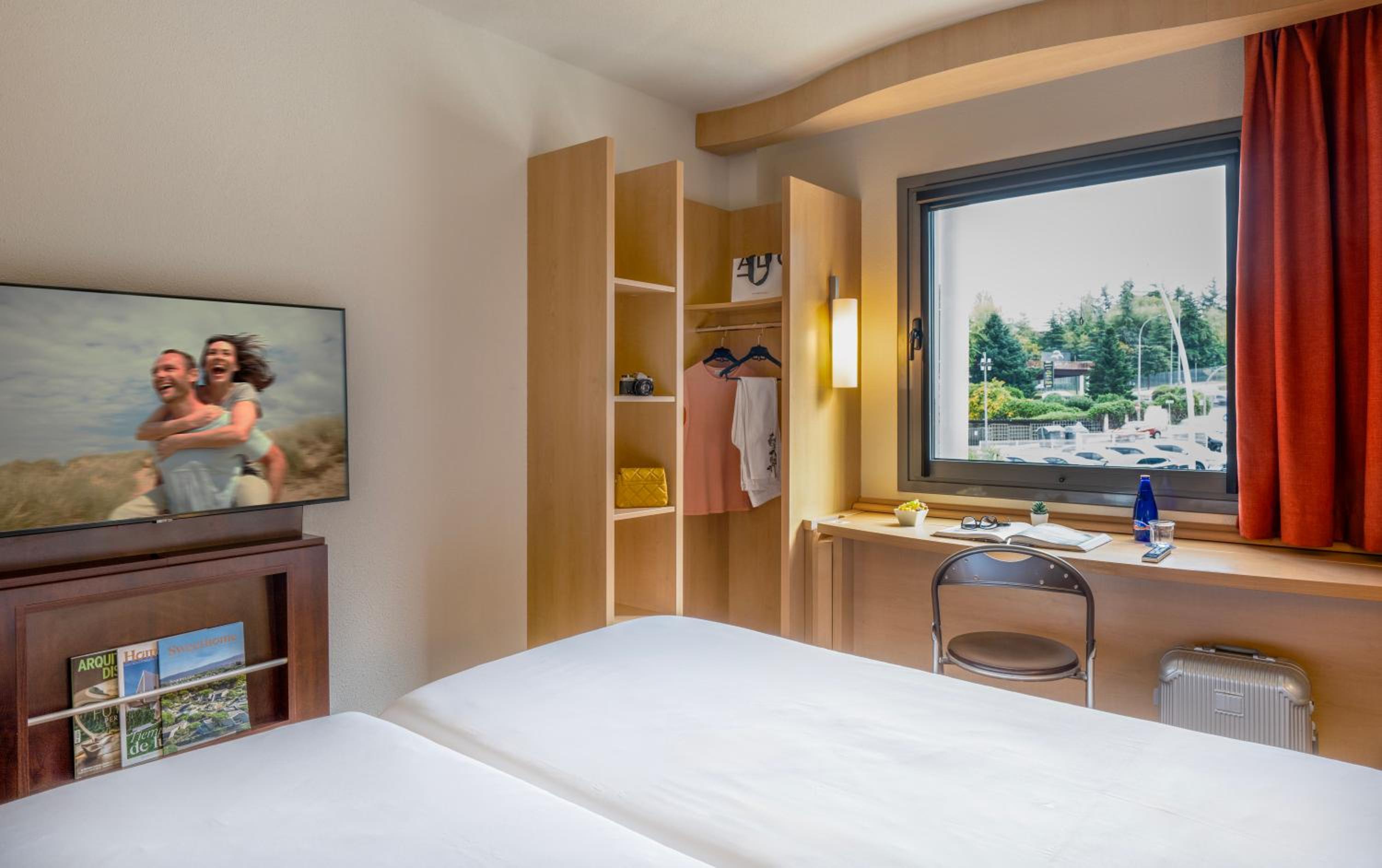 Standard Twin Room - Photo 2