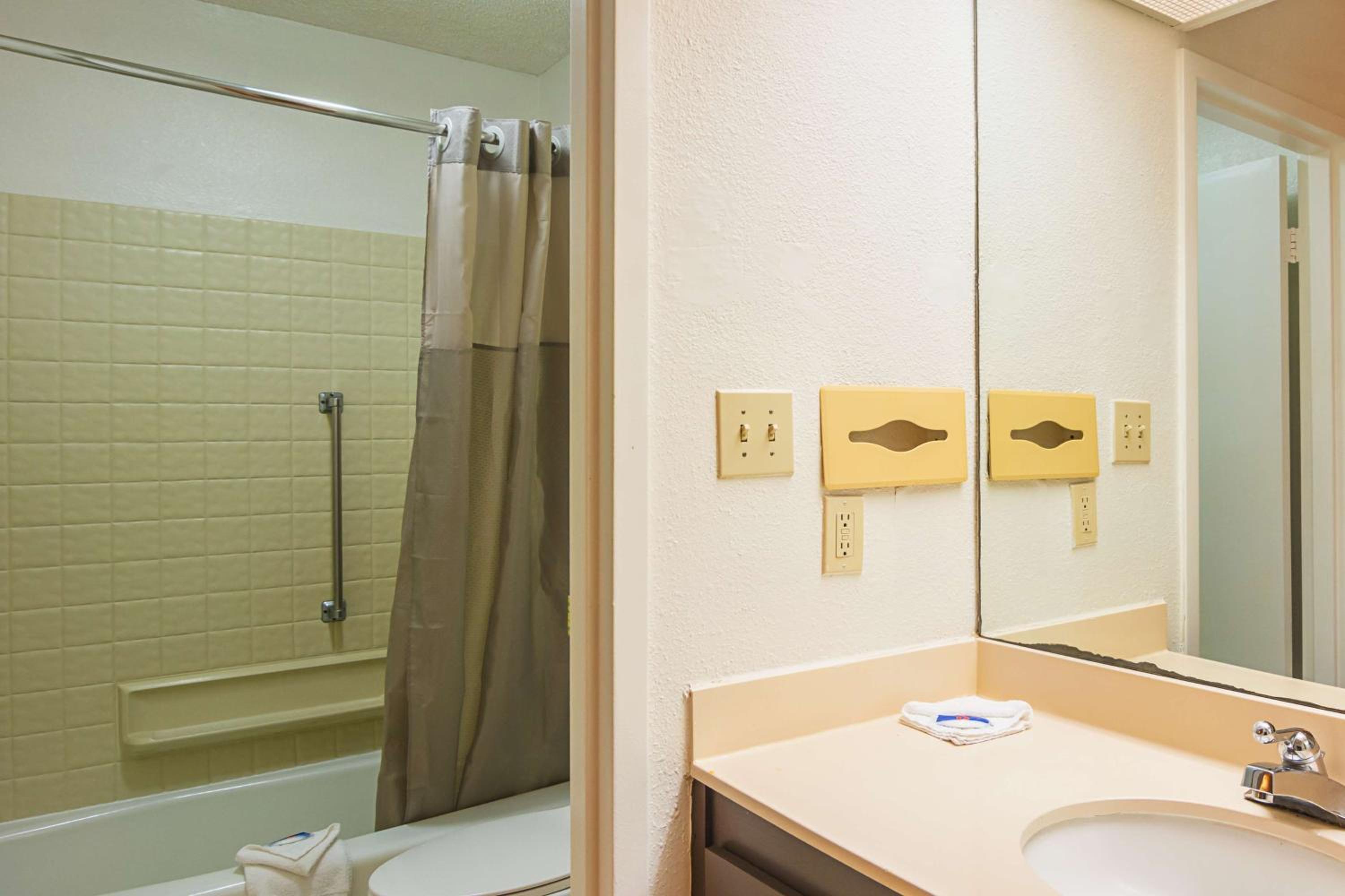 Deluxe Quadruple Room - Non-Smoking photo 3
