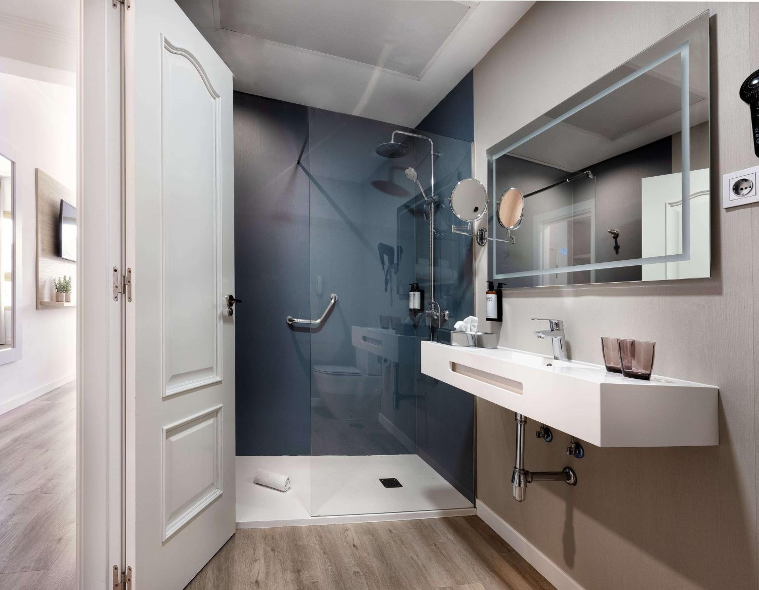 Standard Room - Photo 10