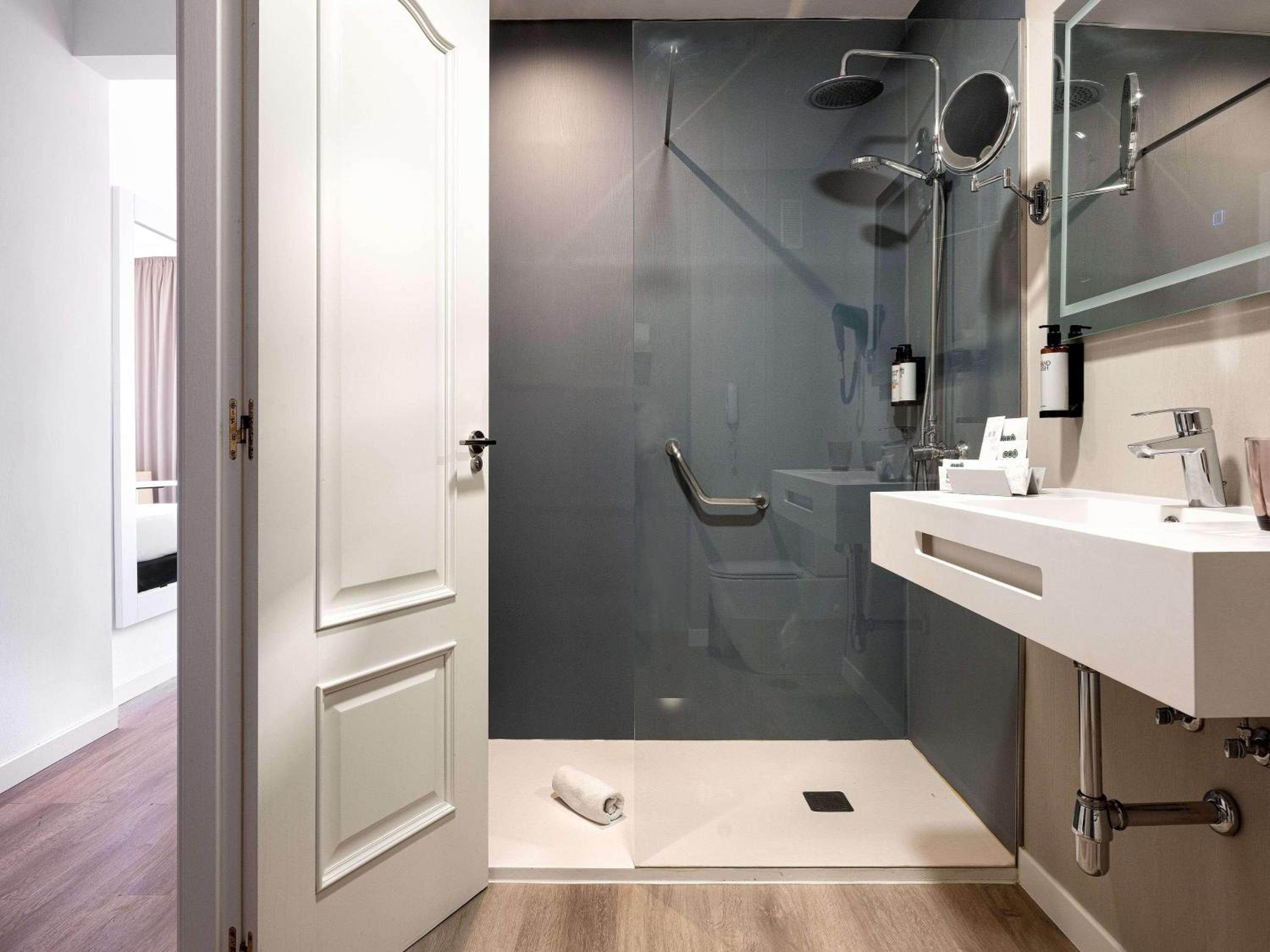 Premium Room - Photo 5
