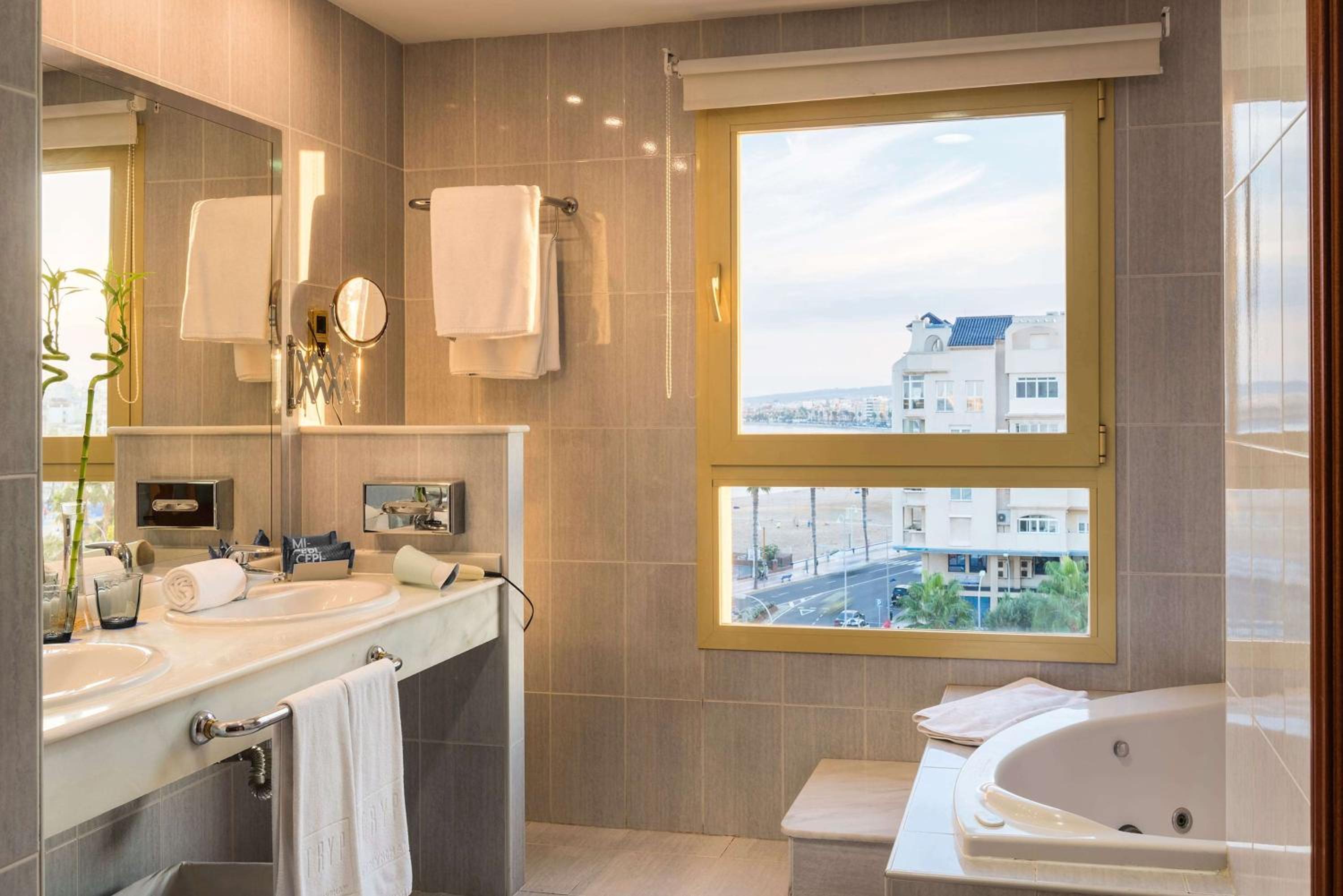 Suite - Photo 1