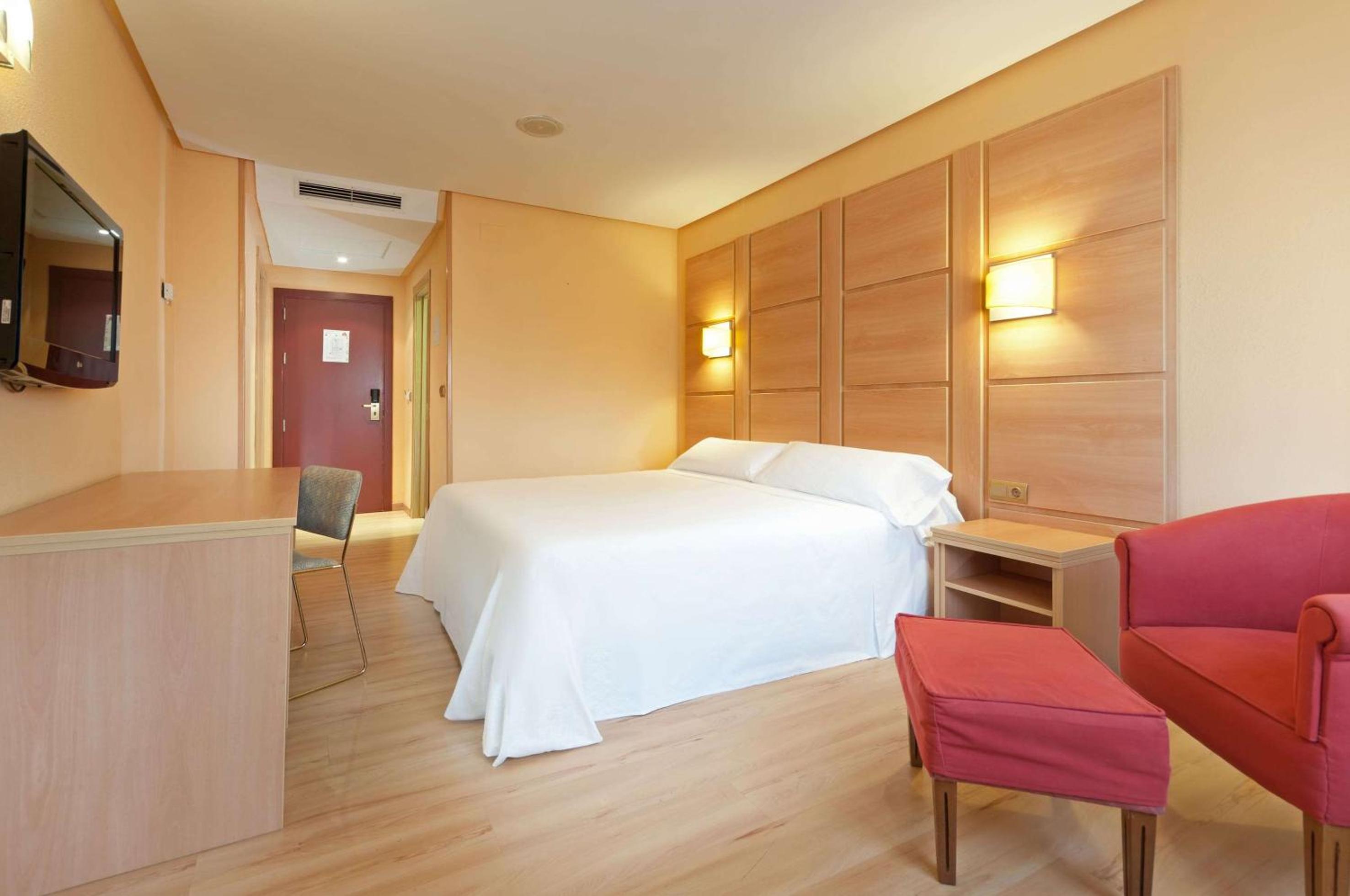 Standard Double or Twin Room photo 2