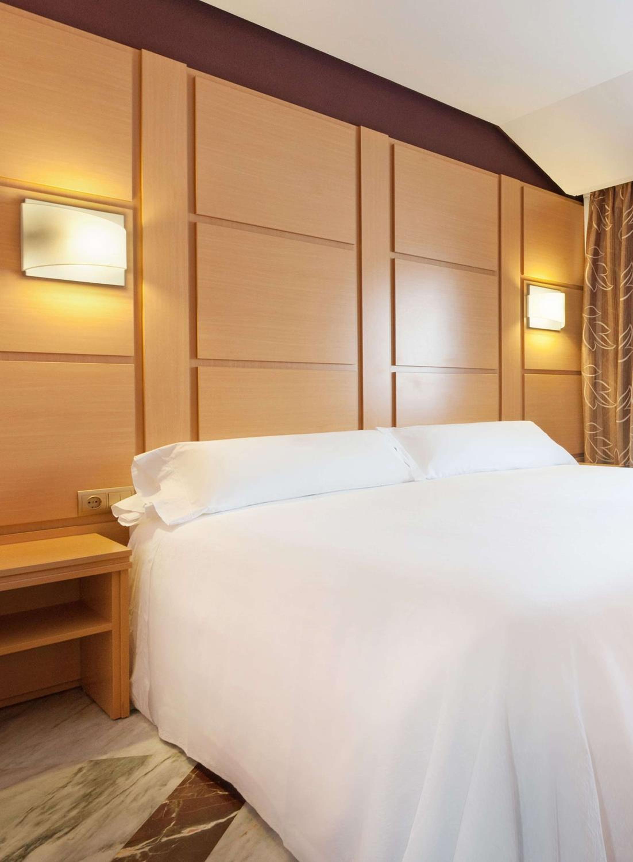 Superior Double Room with Queen Bed - Photo 1