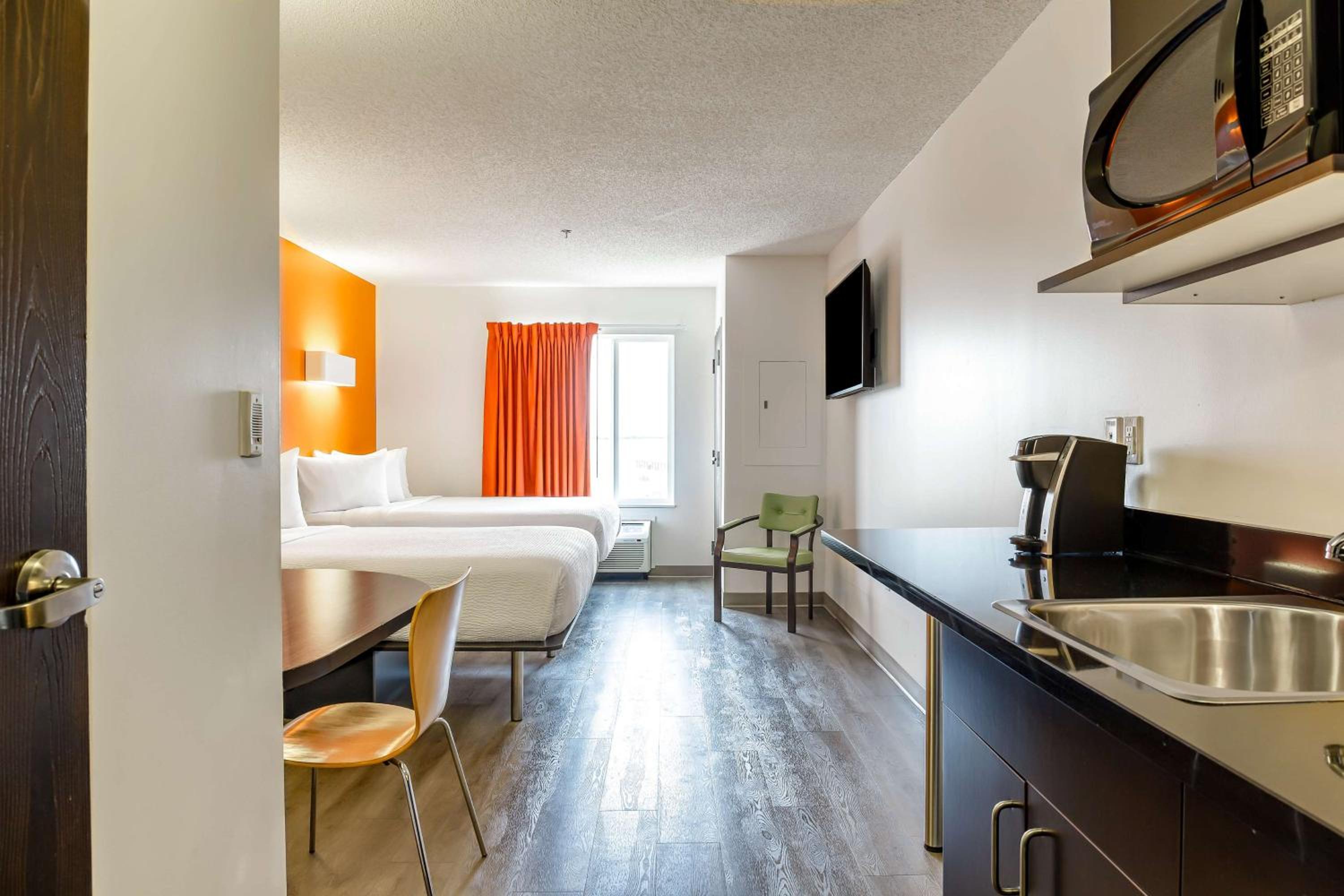 Deluxe Queen Room with Two Queen Beds - Non-Smoking - Photo 1