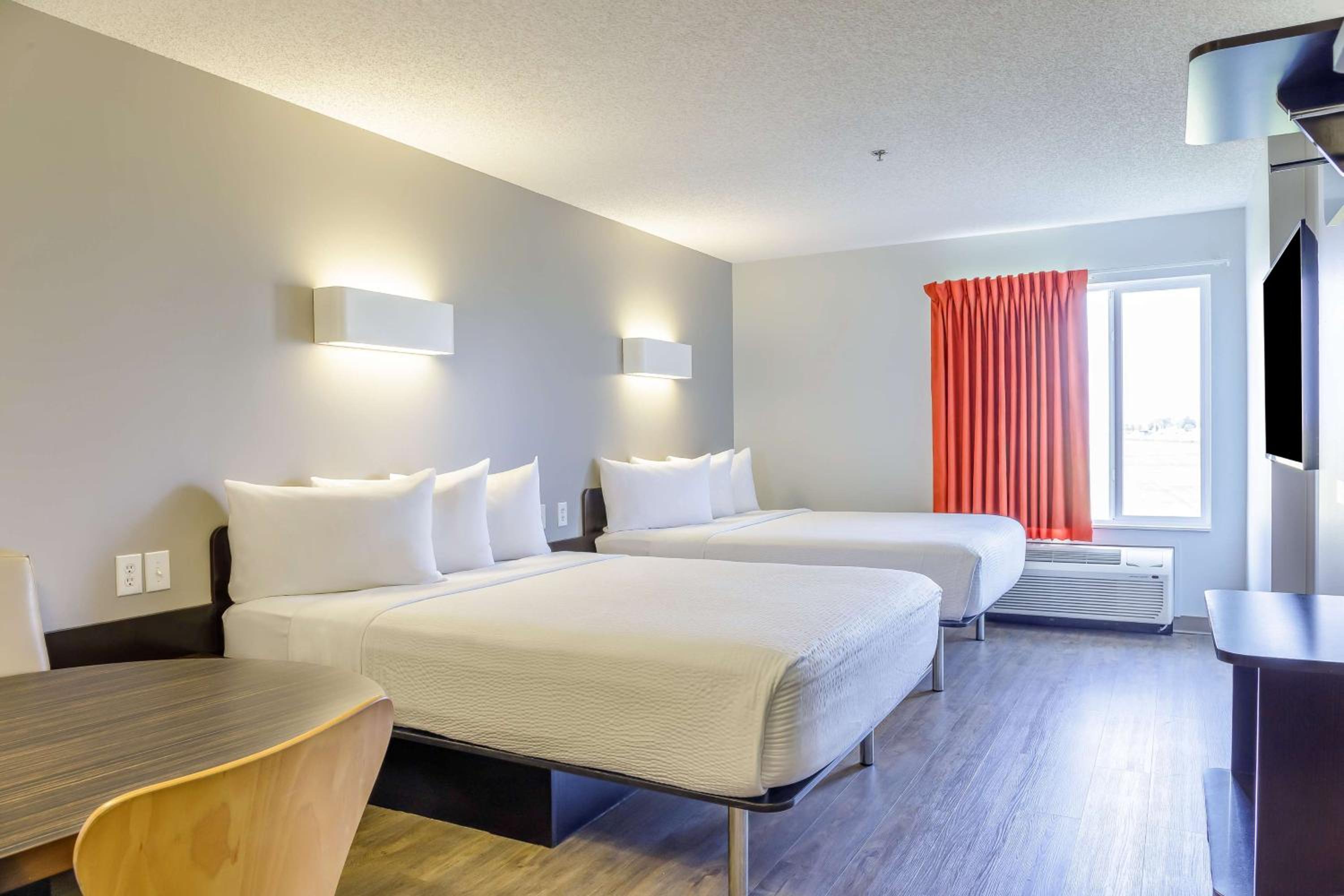 Queen Room with Two Queen Beds - Non-Smoking - Photo 1