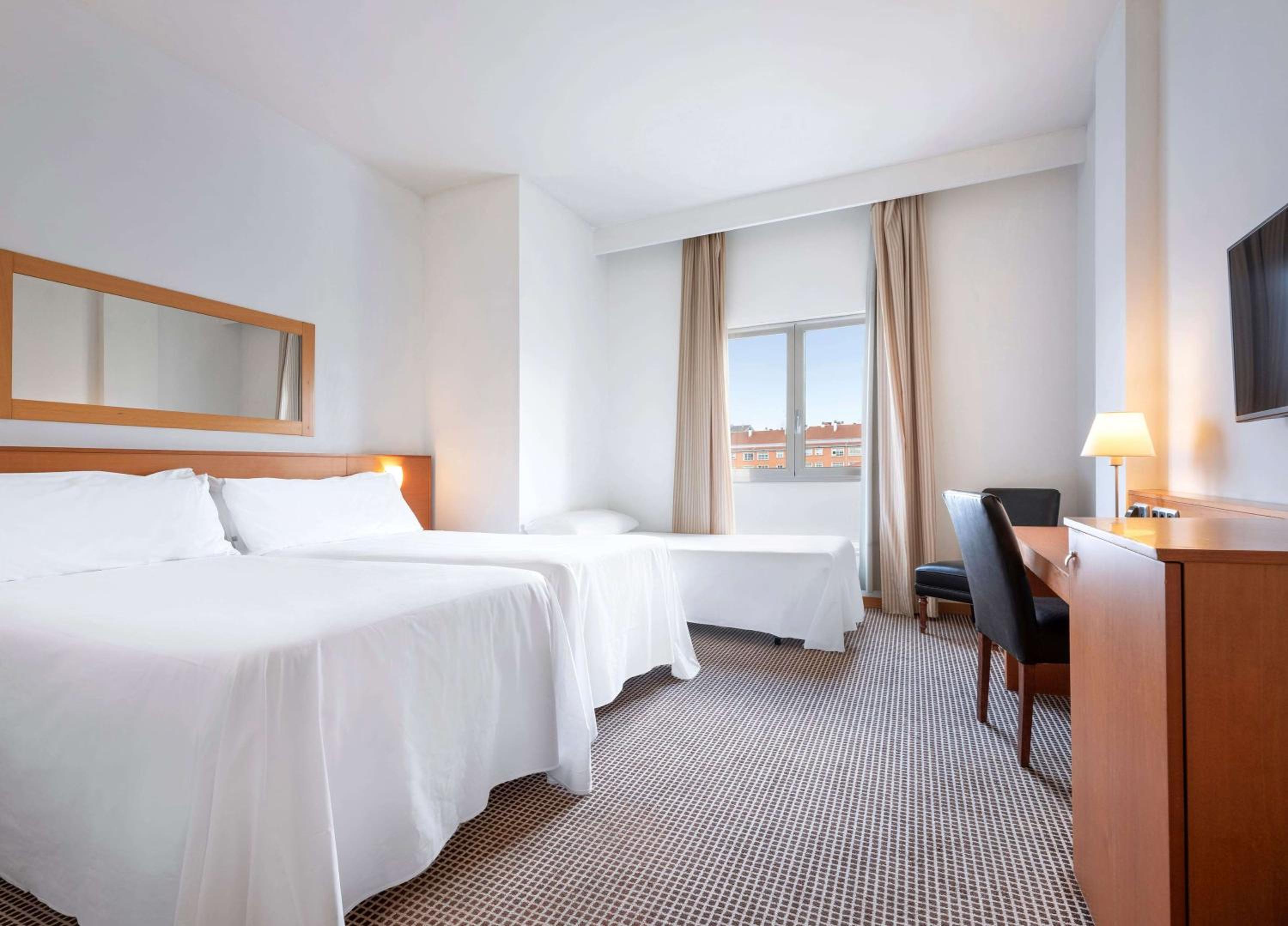 Standard Room with Suppletory Bed - Photo 1