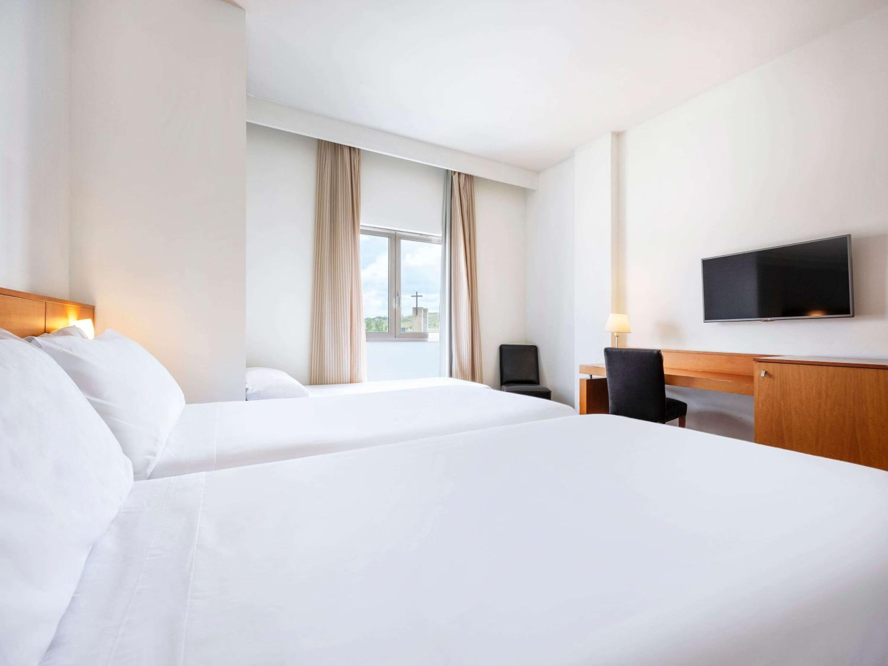 Standard Room with Suppletory Bed - Photo 3