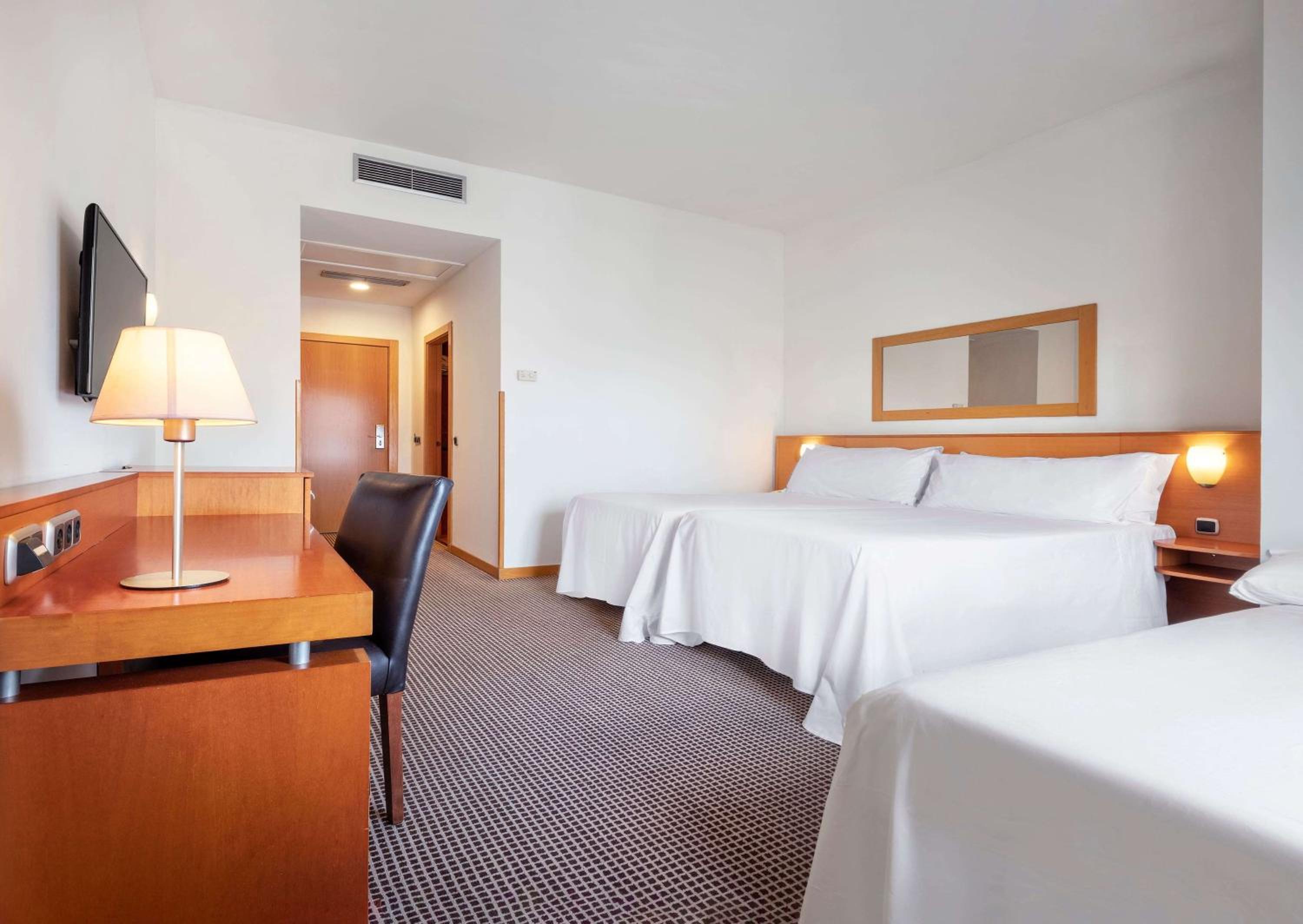 Standard Room with Suppletory Bed - Photo 5