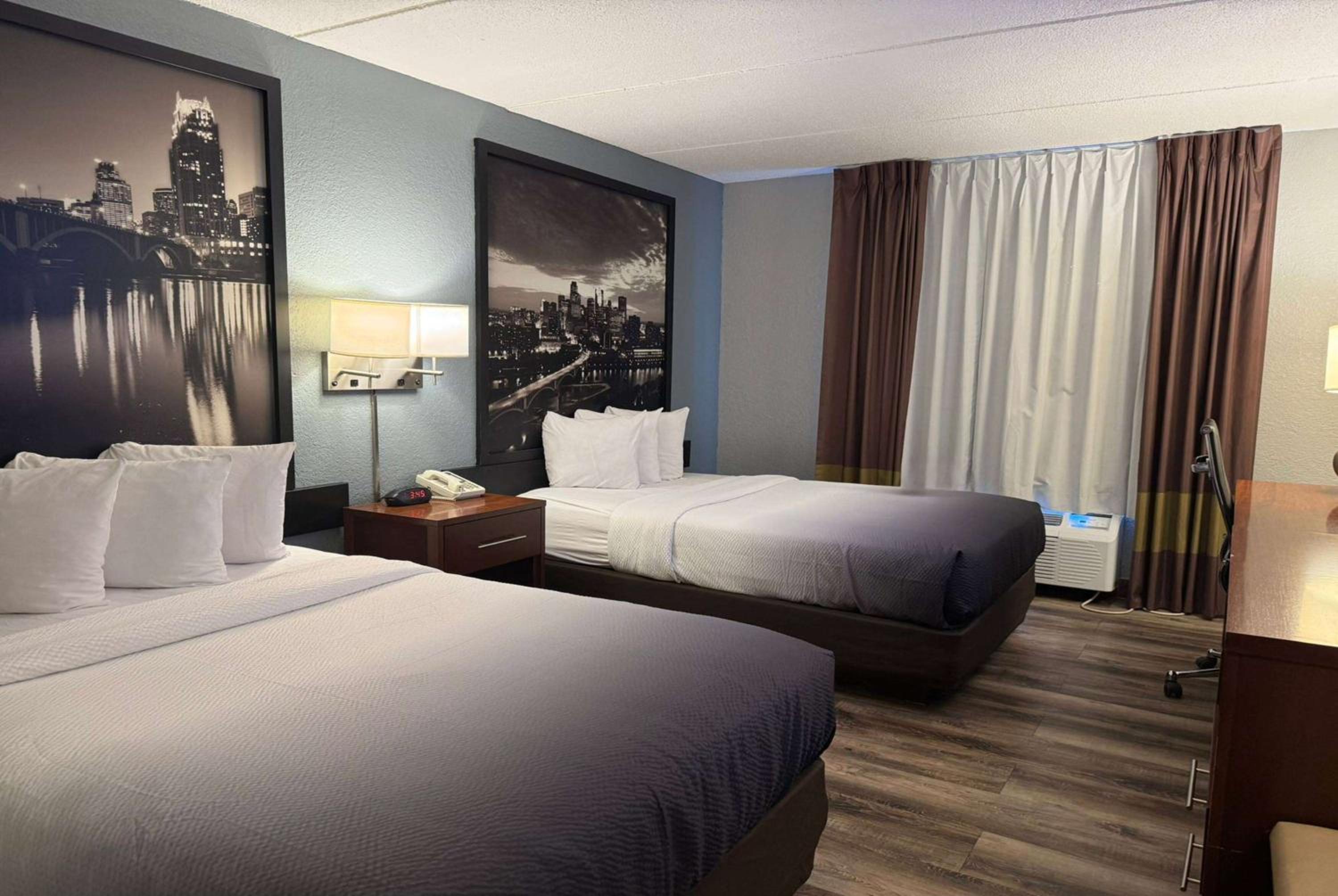 Double Room with Two Double Beds - Non-Smoking - Photo 2