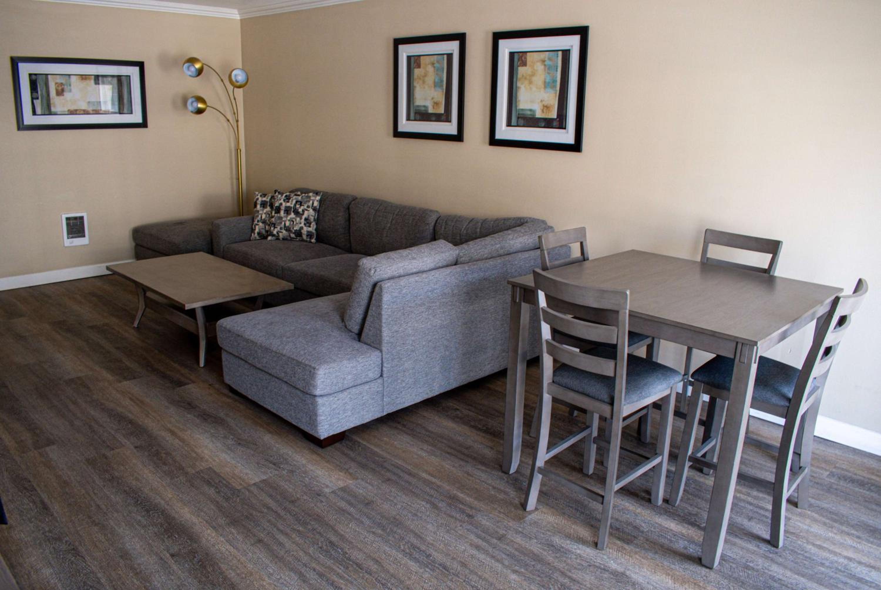 One-Bedroom King Suite - Non-Smoking photo 1