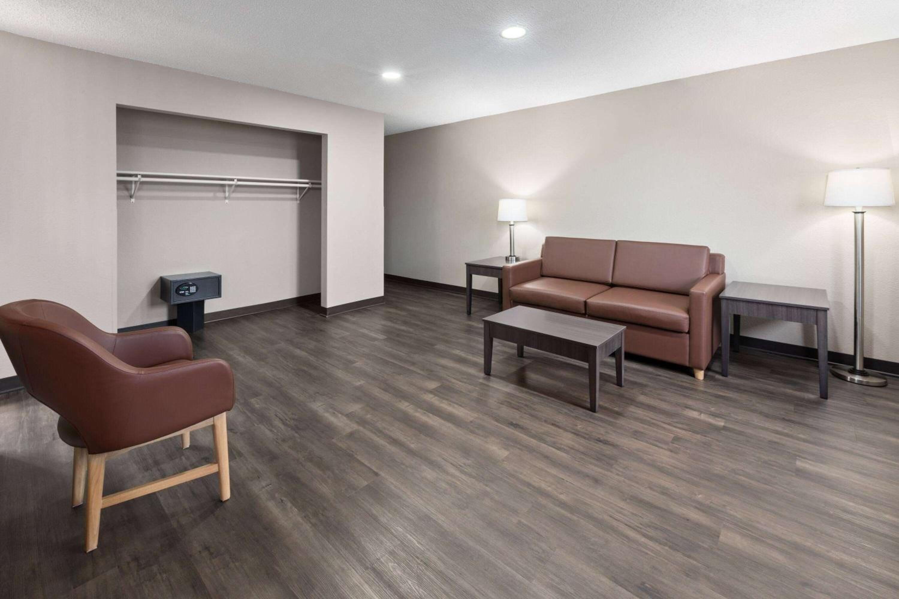 Studio Suite with Two Double Beds - Non-Smoking - Photo 5