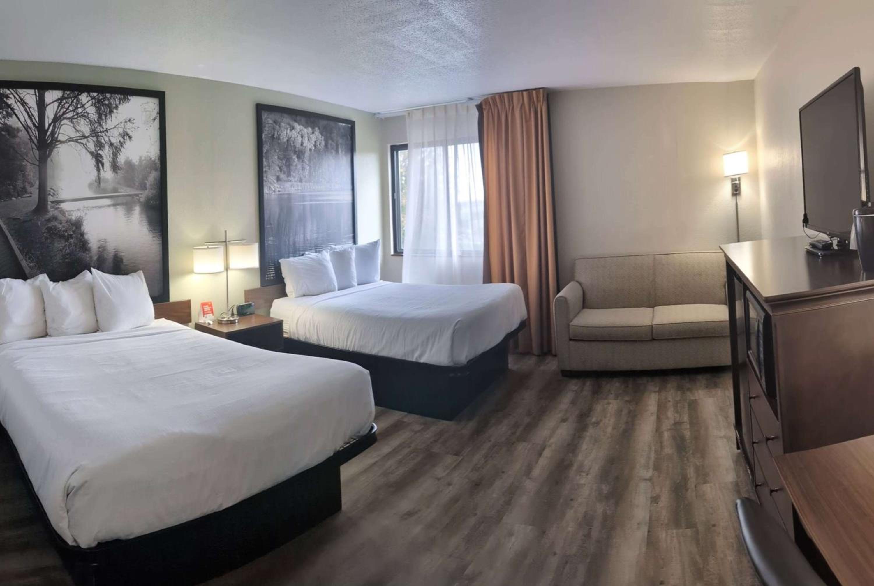 Deluxe Queen Room with Two Queen Beds - Non-Smoking photo 1