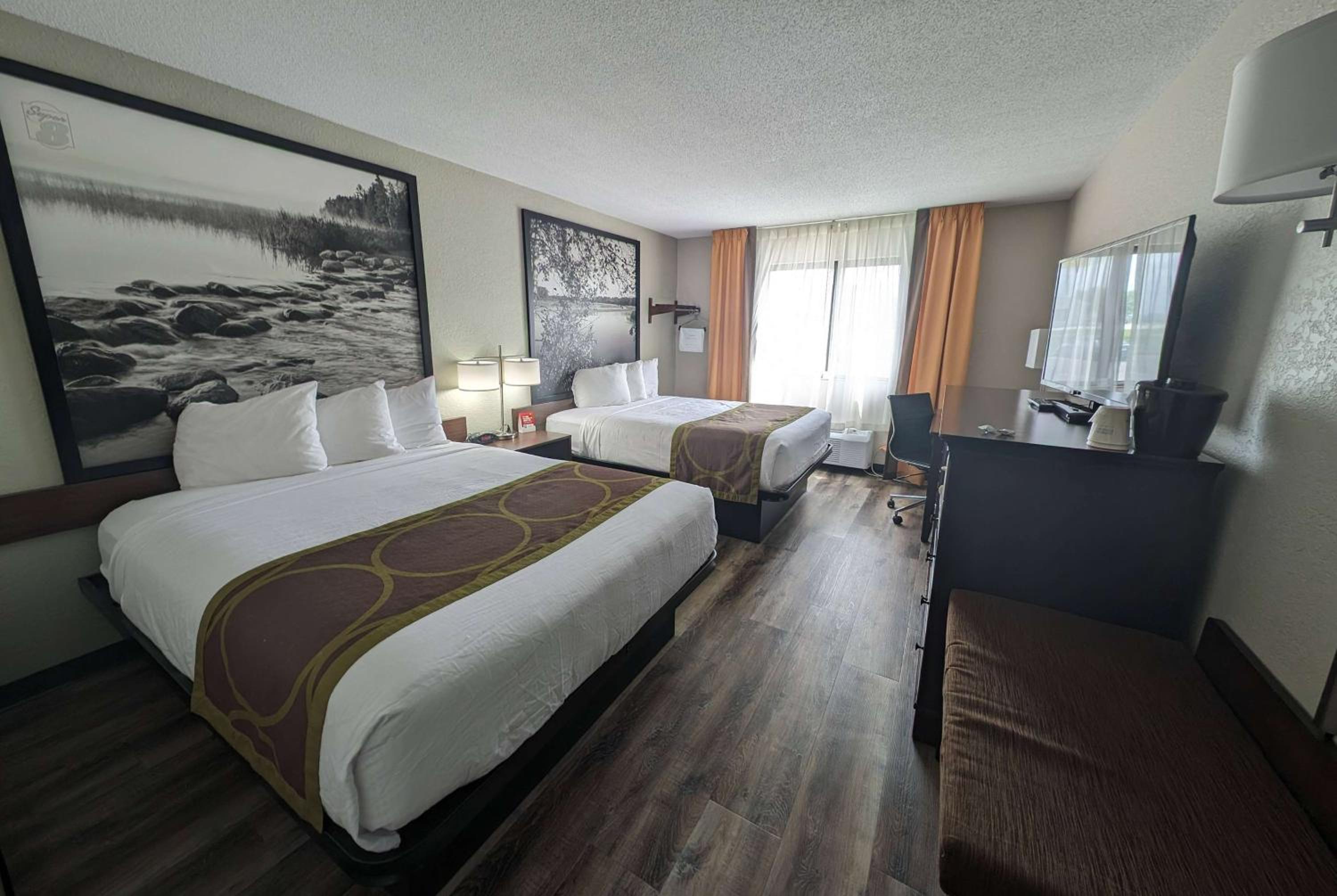 Queen Room with Two Queen Beds - Non-Smoking photo 1
