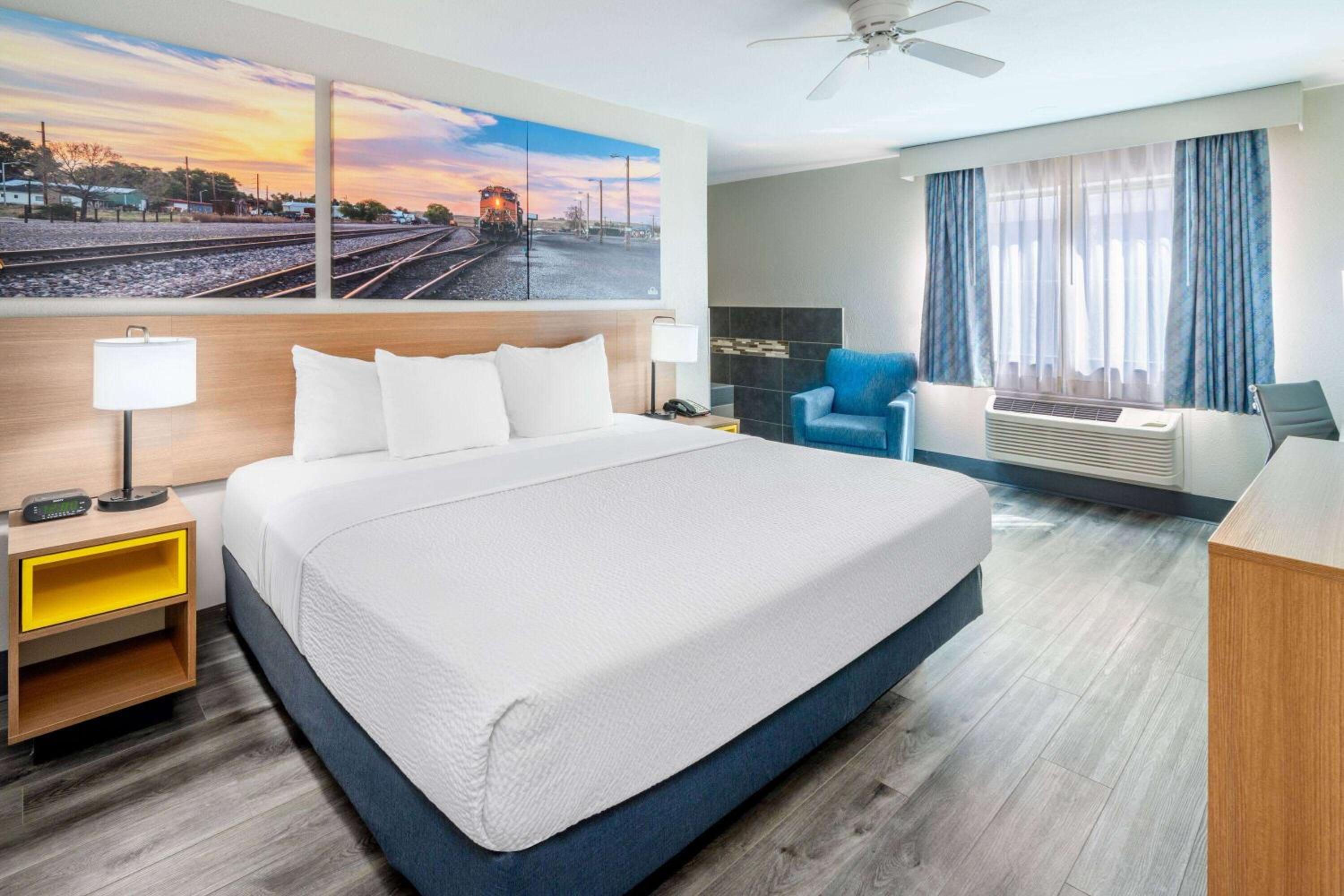 Deluxe King Suite photo 1