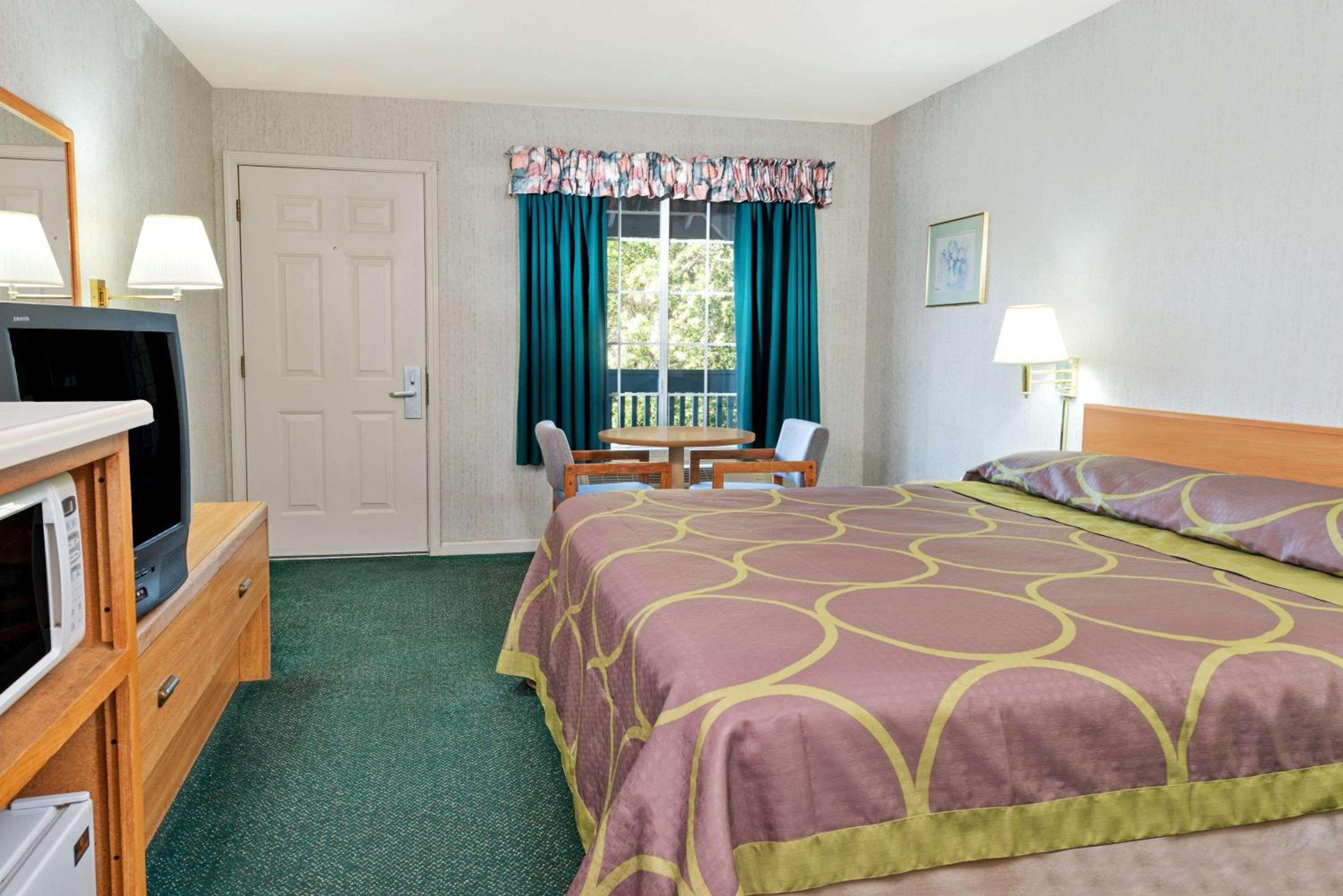 King Room - Non-Smoking photo 1