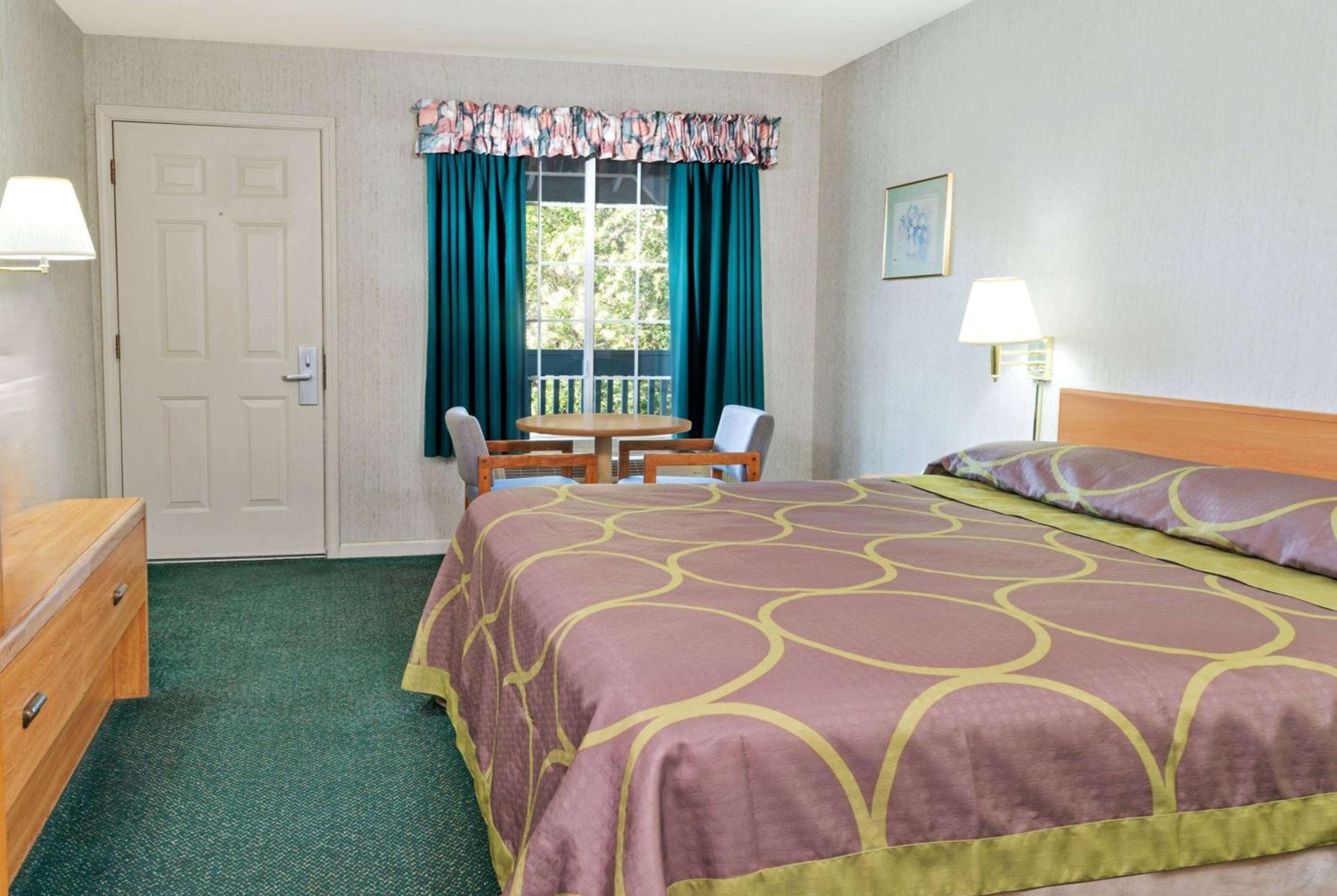 King Room - Pet Friendly/Non-Smoking photo 2