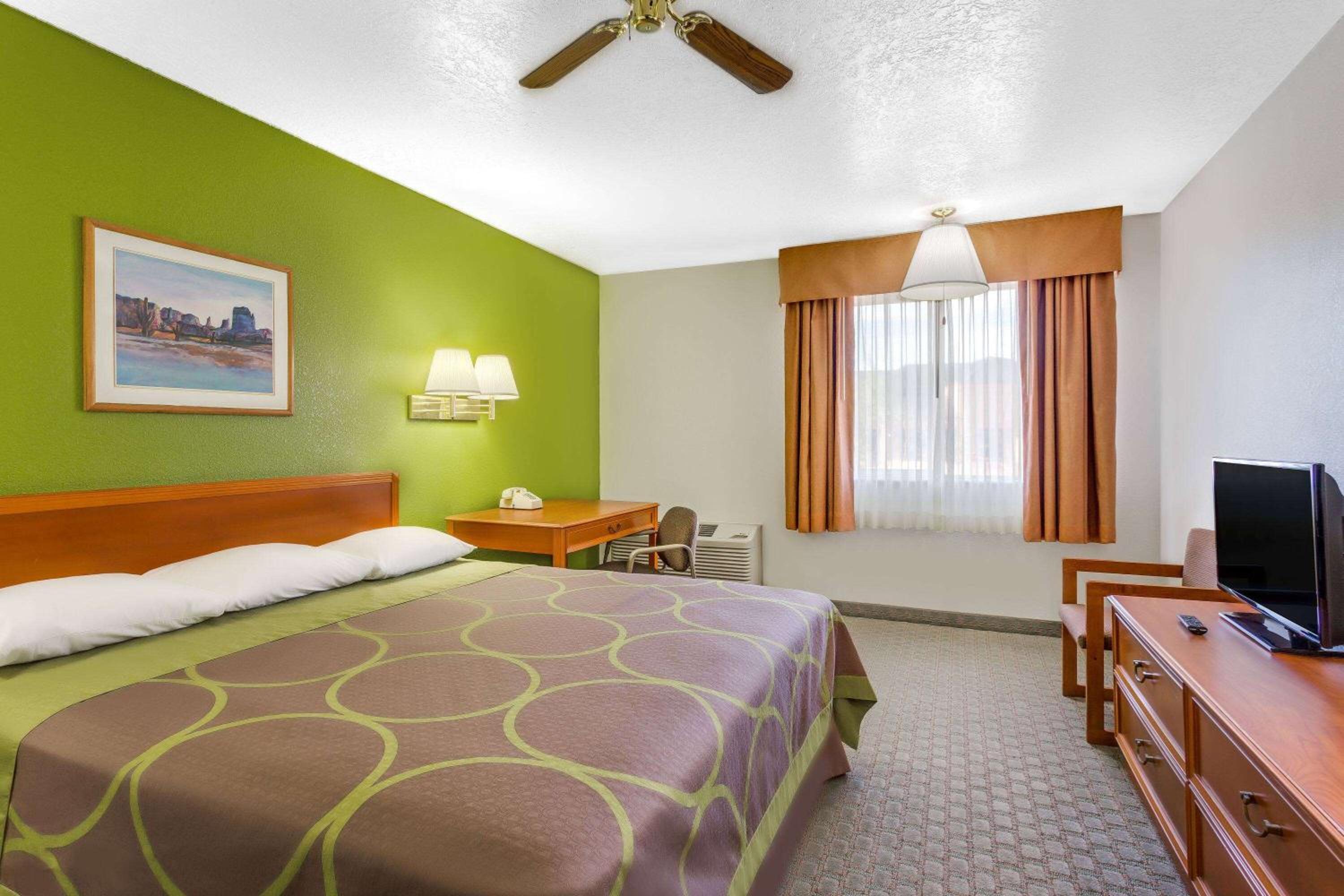 King Room - Non-Smoking photo 1