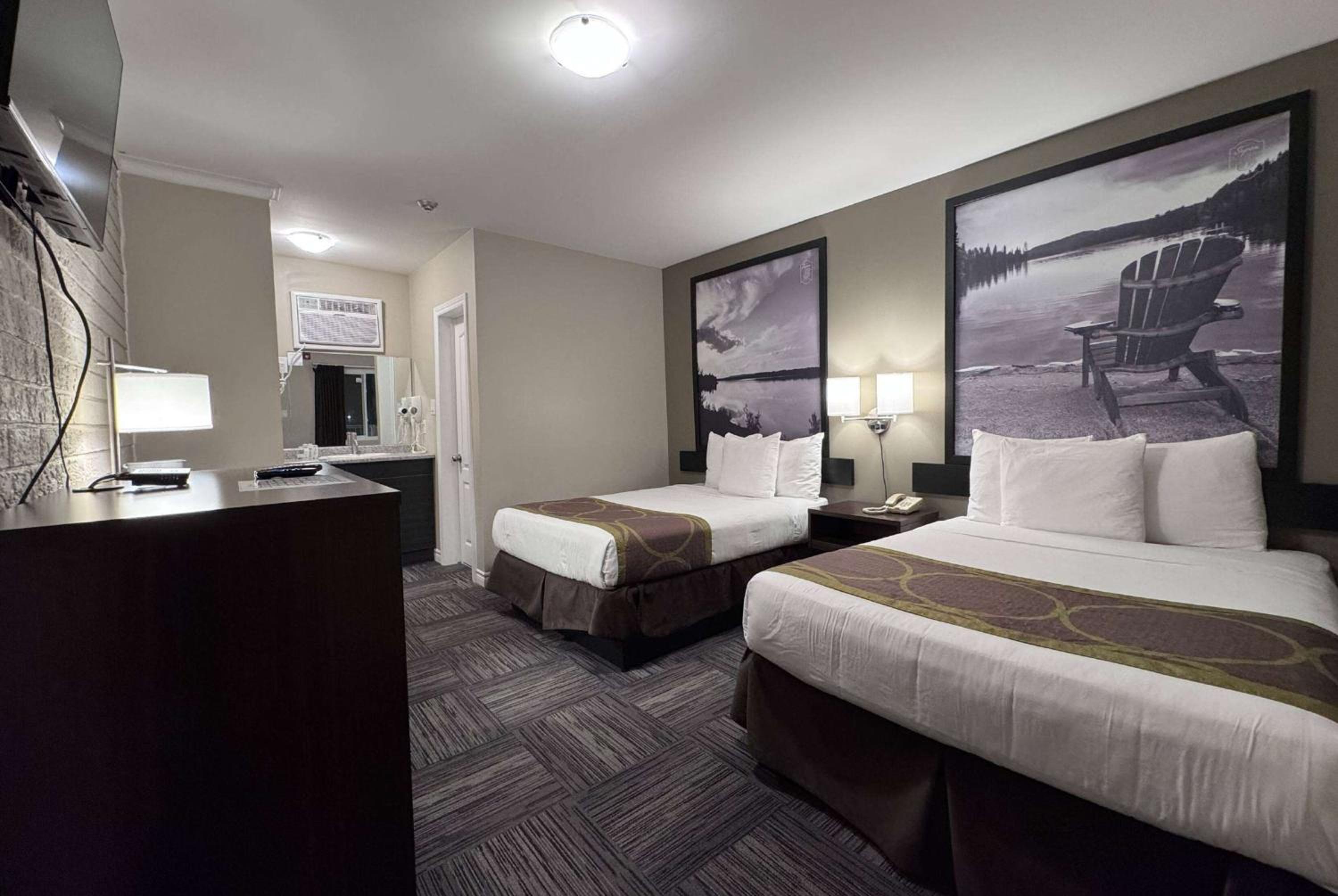 Business Double Room with Two Double Beds - Non-Smoking - Photo 1