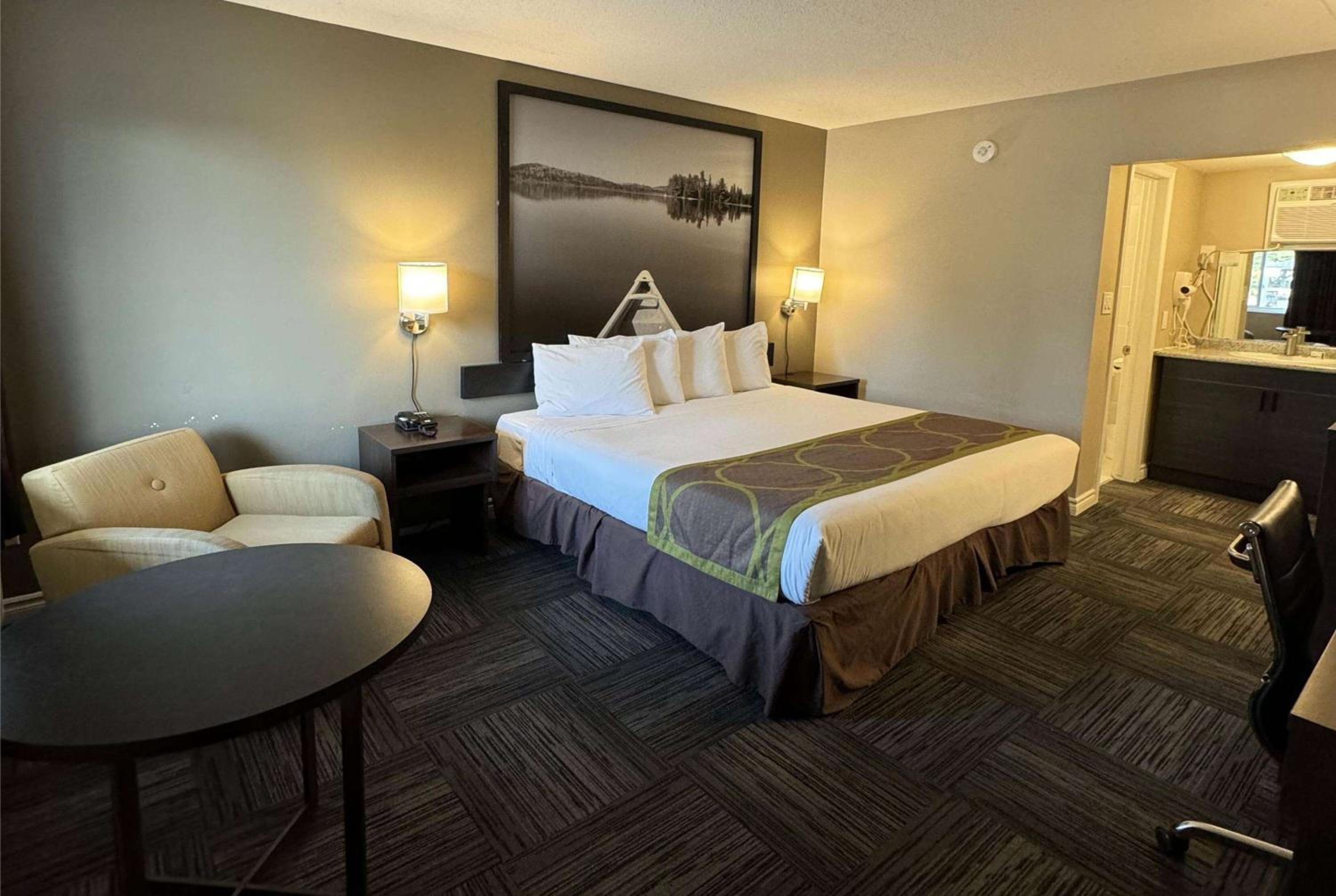 Business King Room - Non-Smoking - Photo 1