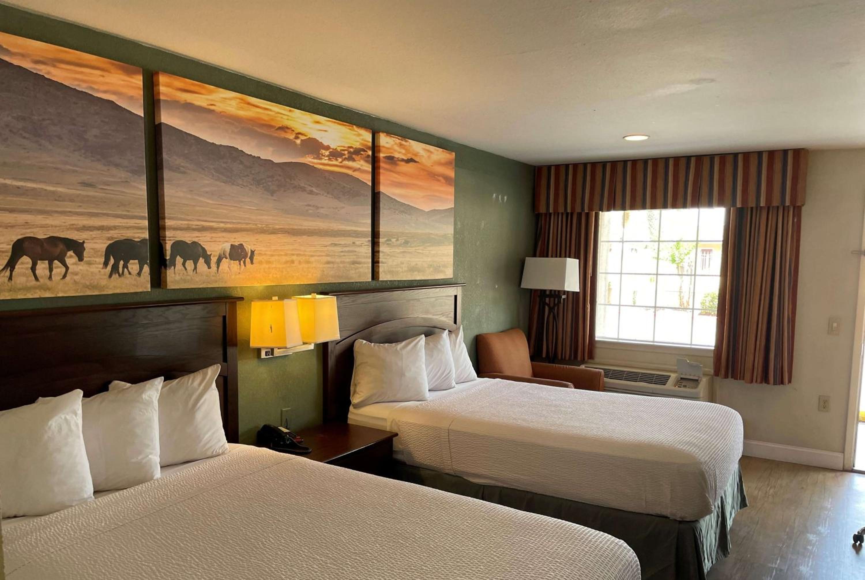 Double Room with Two Double Beds - Smoking - Photo 1