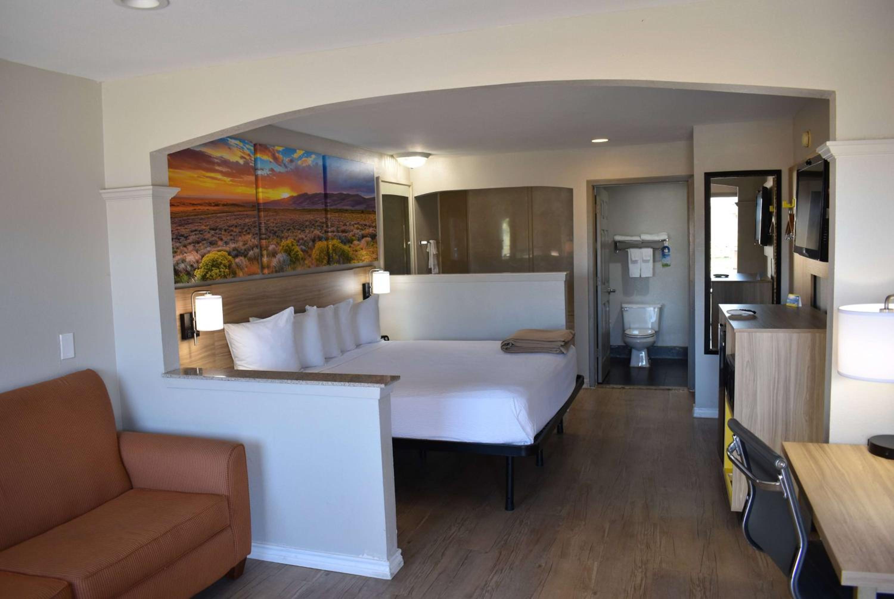 King Studio Suite - Non-Smoking - Photo 2