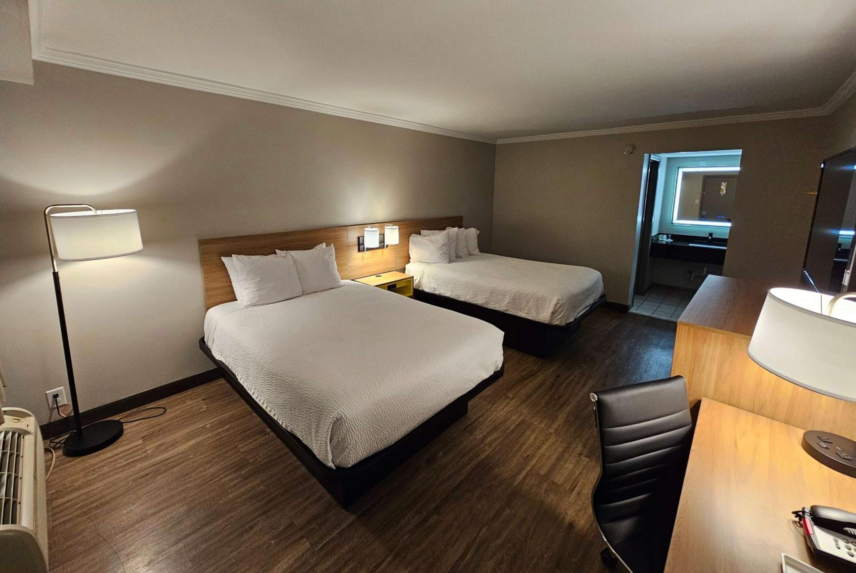 Deluxe Double Room with Two Double Beds - Non-Smoking - Photo 1
