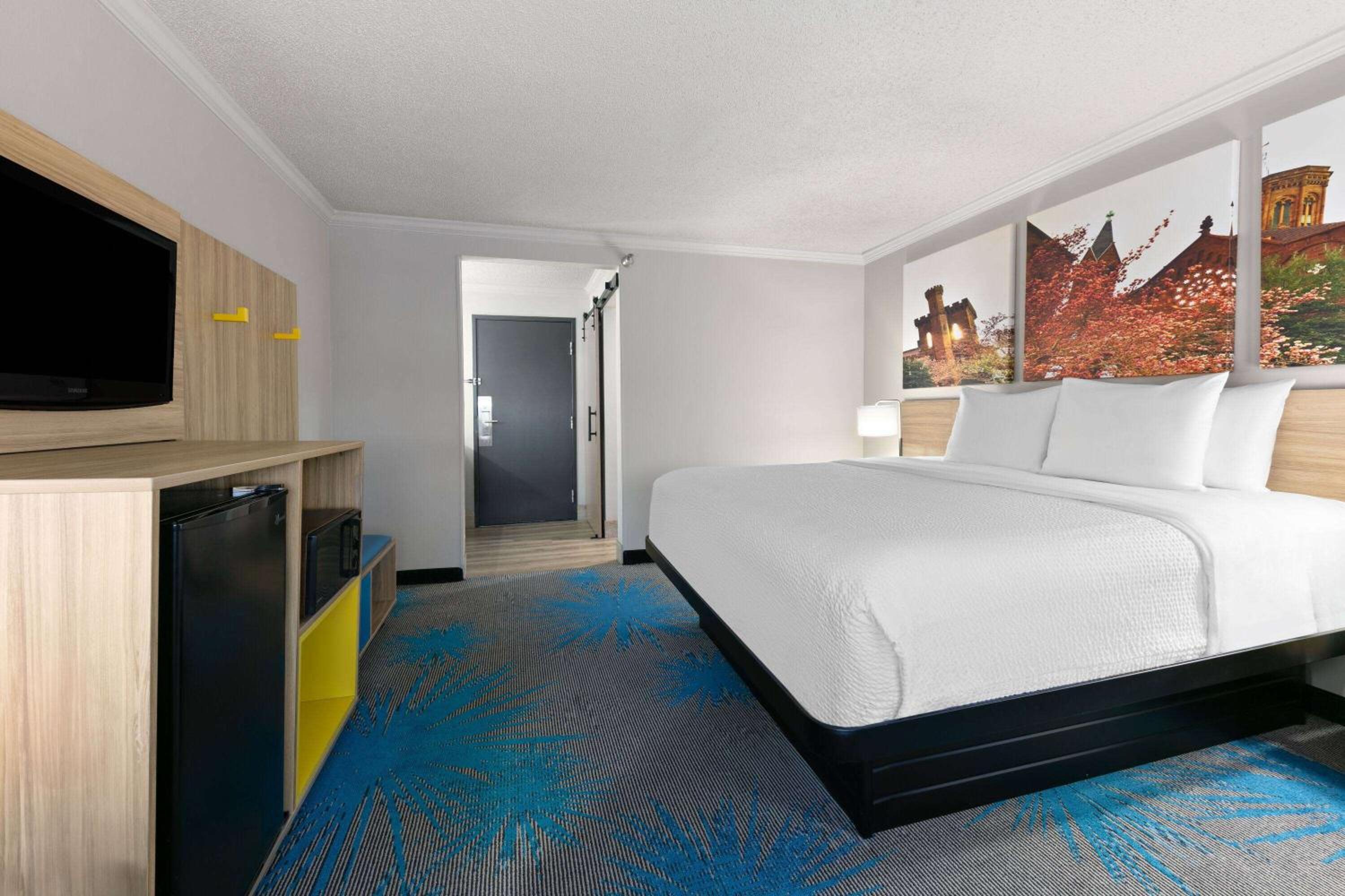 King Room - Non-Smoking - Photo 6