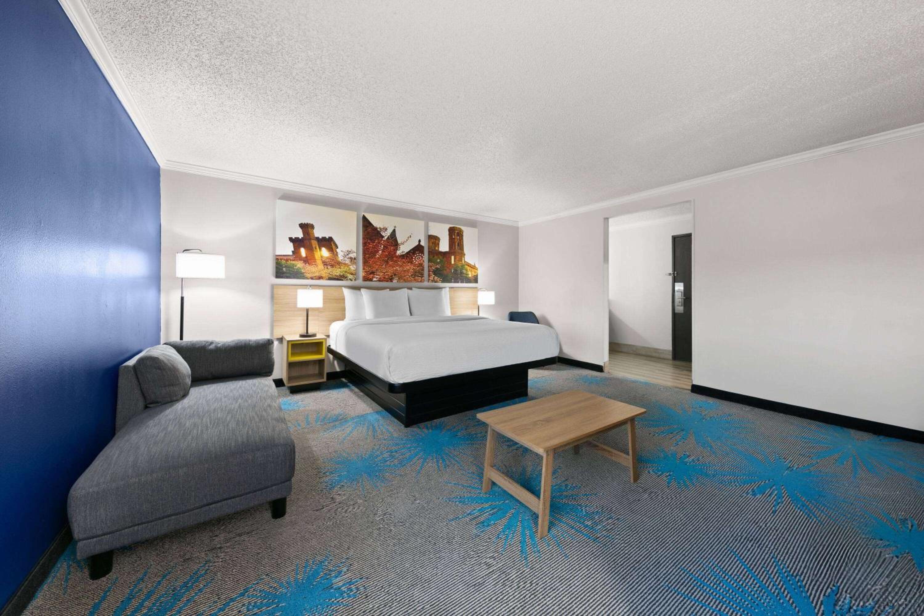 King Studio Suite -  Non-Smoking - Photo 3