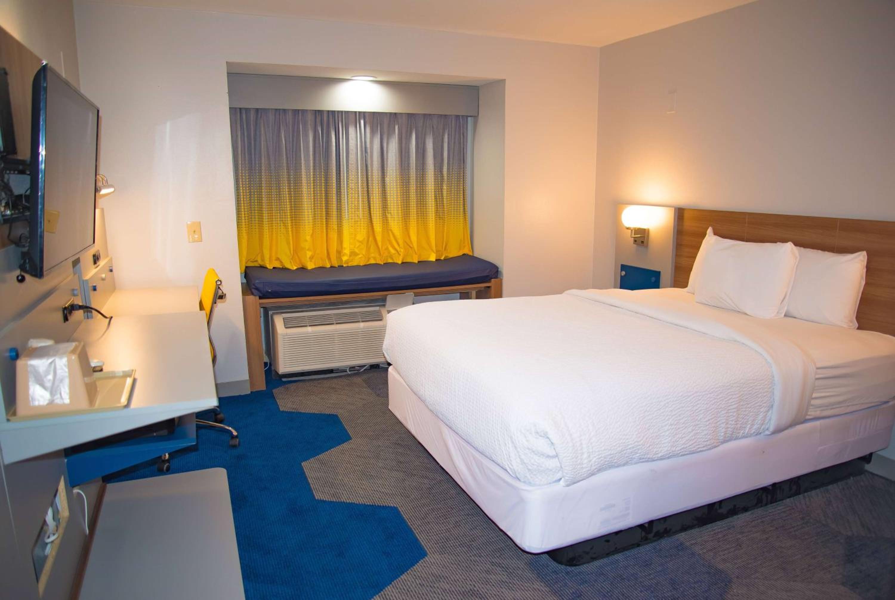 Queen Room - Non-Smoking - Photo 4