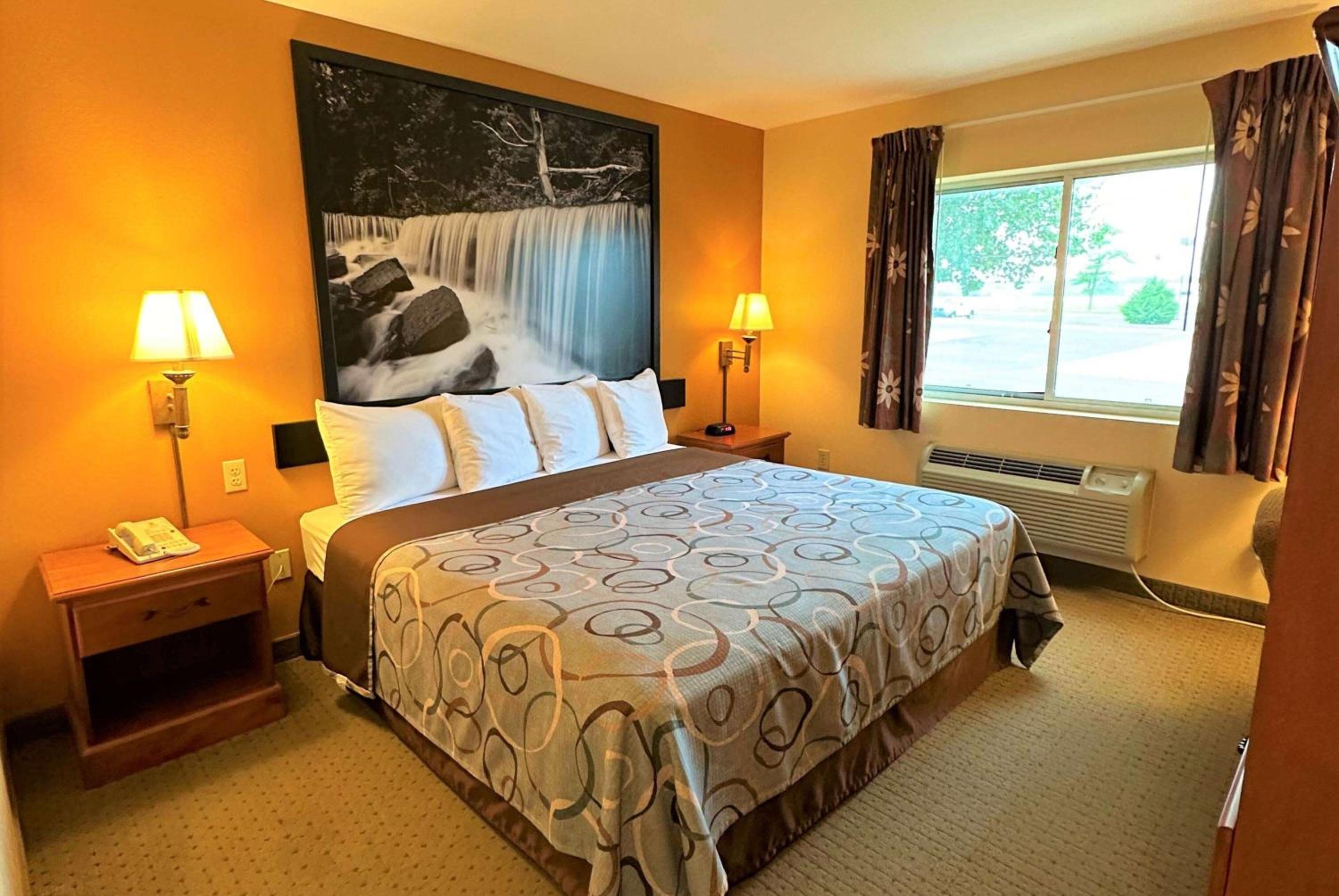 King Room - Disability Access - Non-Smoking - Photo 2