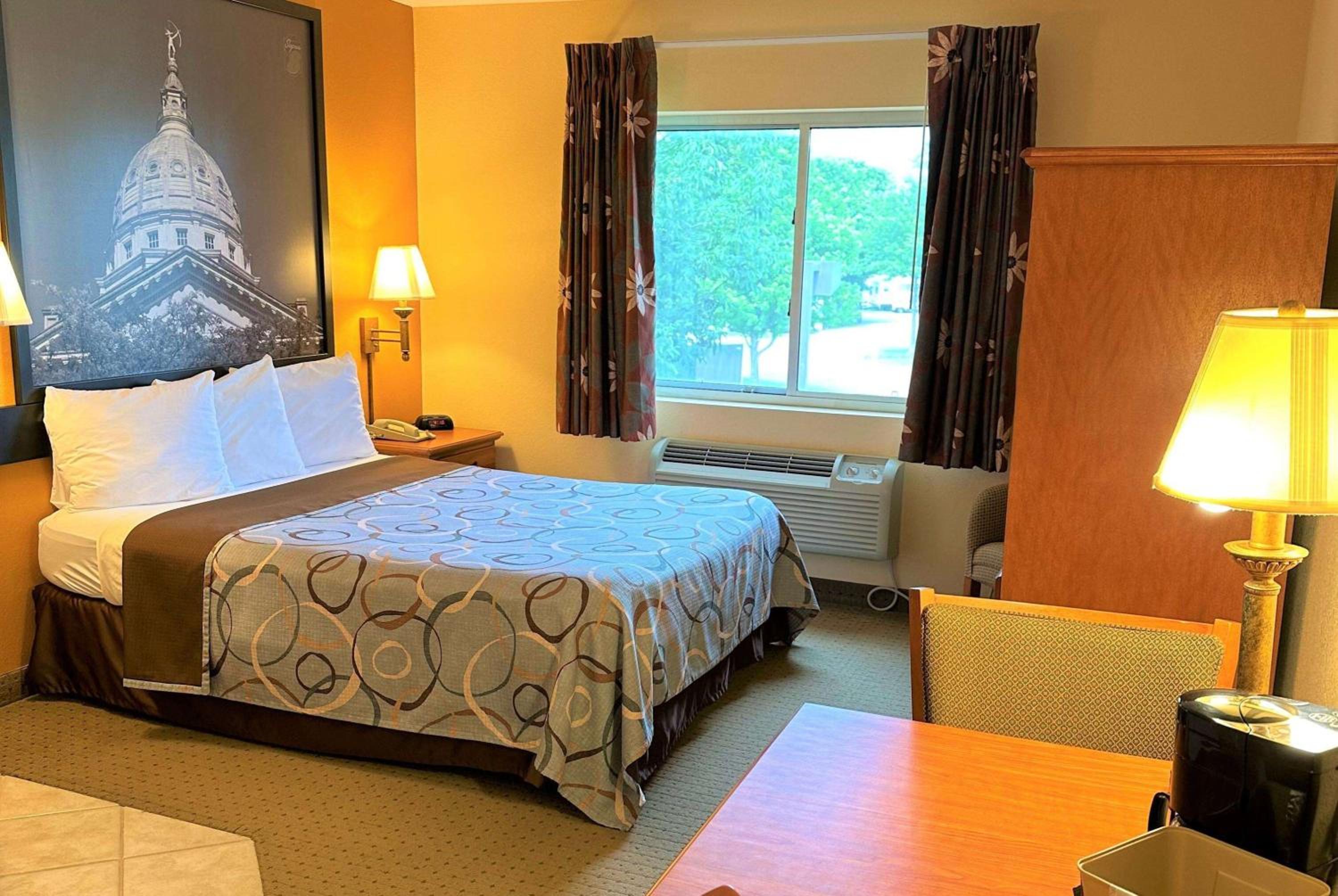 Queen Room - Non-Smoking - Photo 2