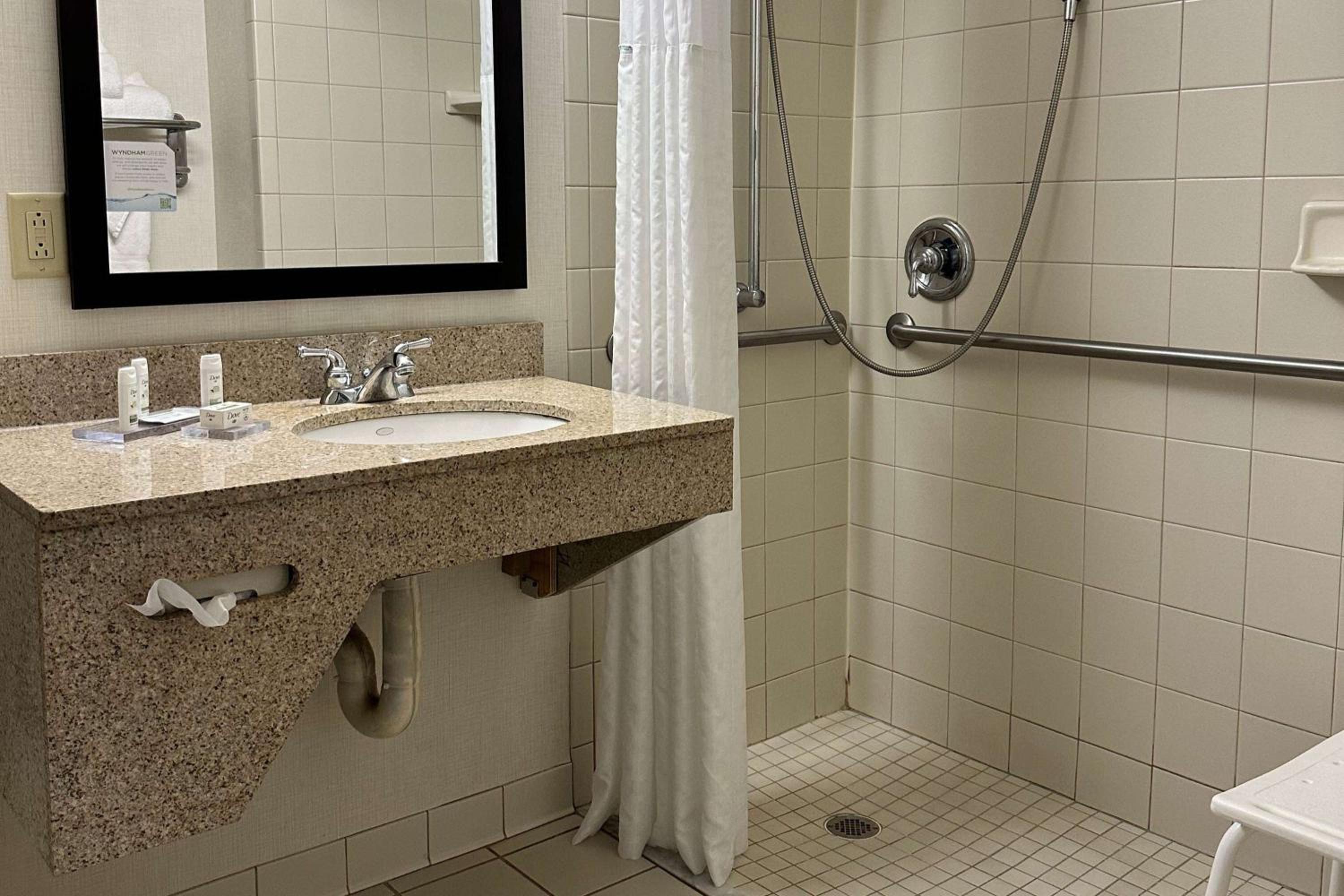 King Room with Roll-In Shower - Mobility/Hearing Accessible - Non-Smoking - Photo 2
