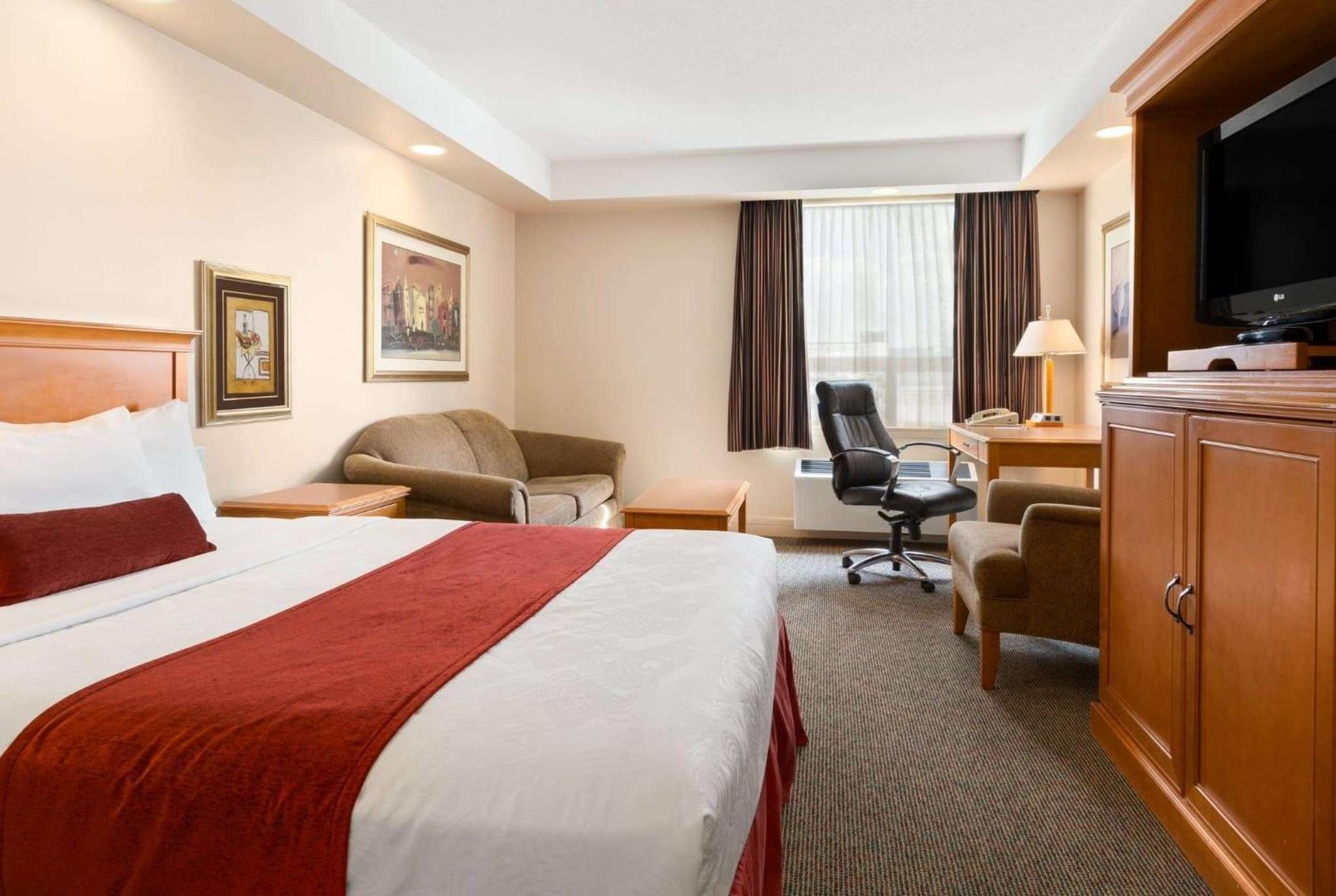 Standard Queen Room with Sofa Bed photo 1